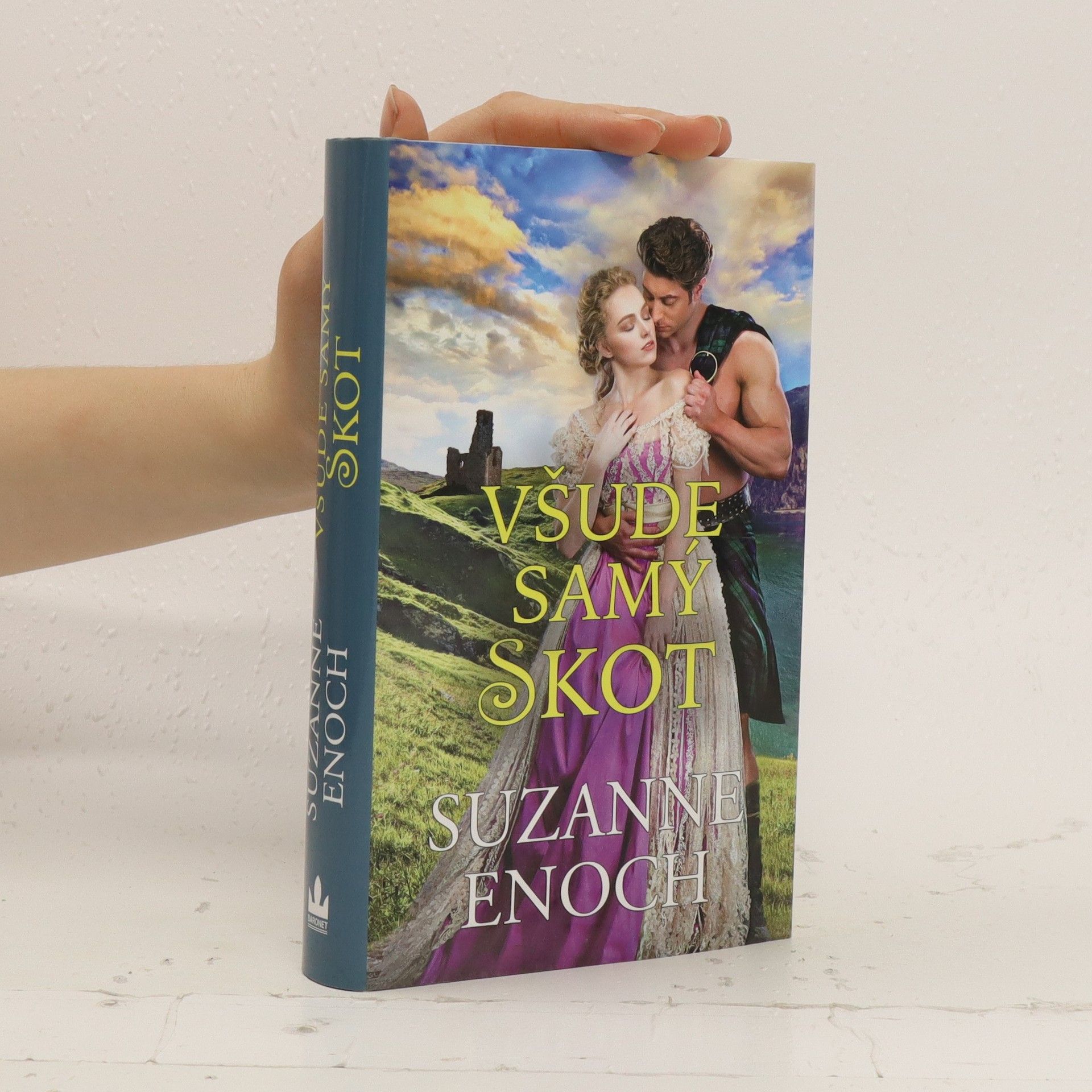 Suzanne Enoch Všude samý Skot