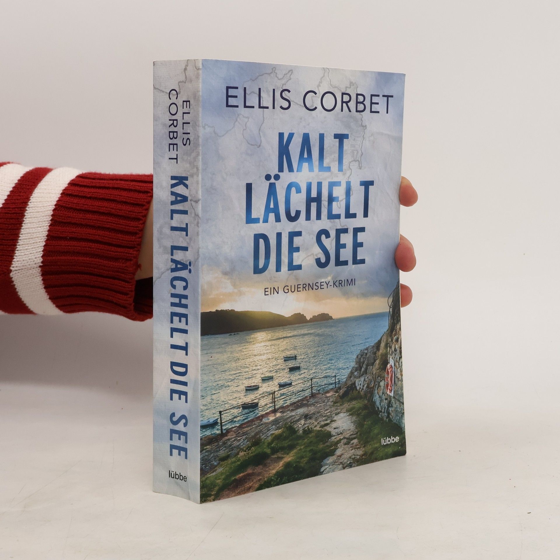 Kalt lächelt die See