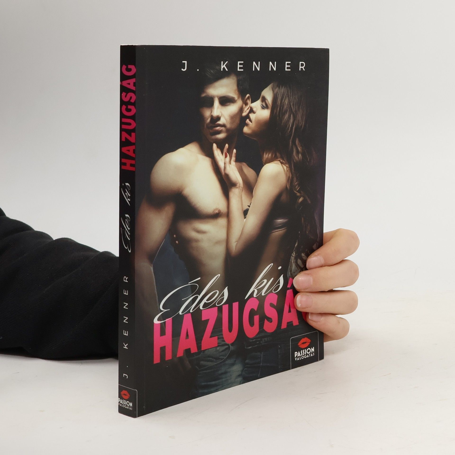 Julie Kenner Édes kis hazugság