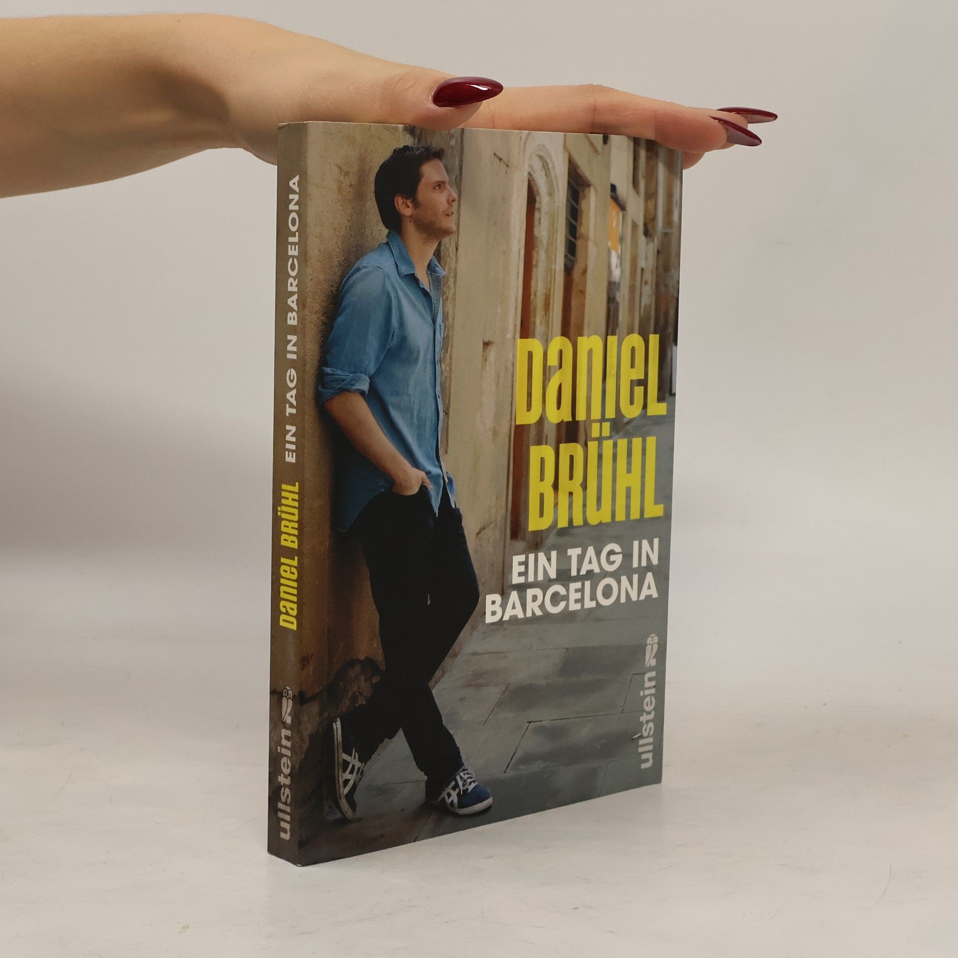 Daniel Brühl Ein Tag in Barcelona