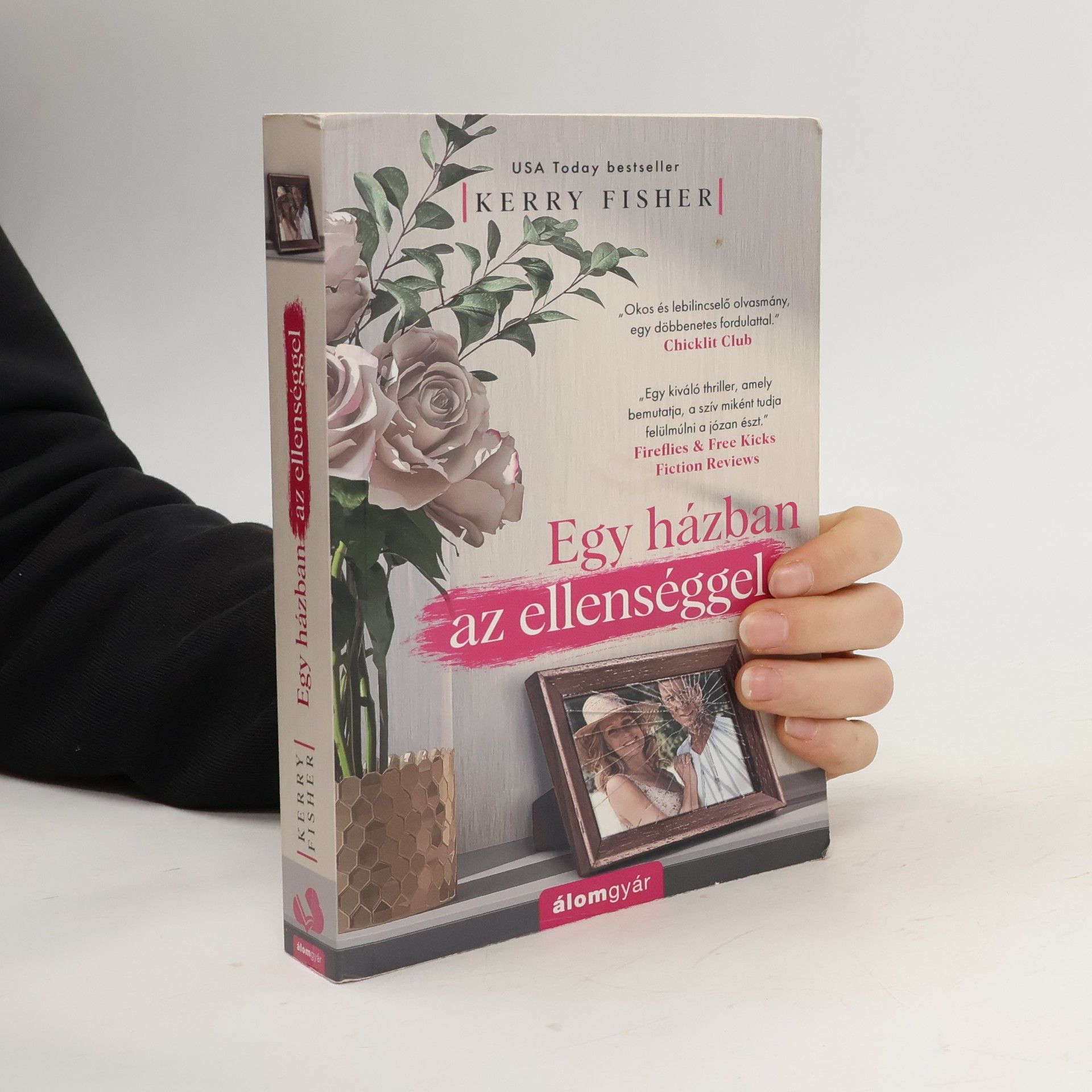 Kerry Fisher Egy házban az ellenséggel