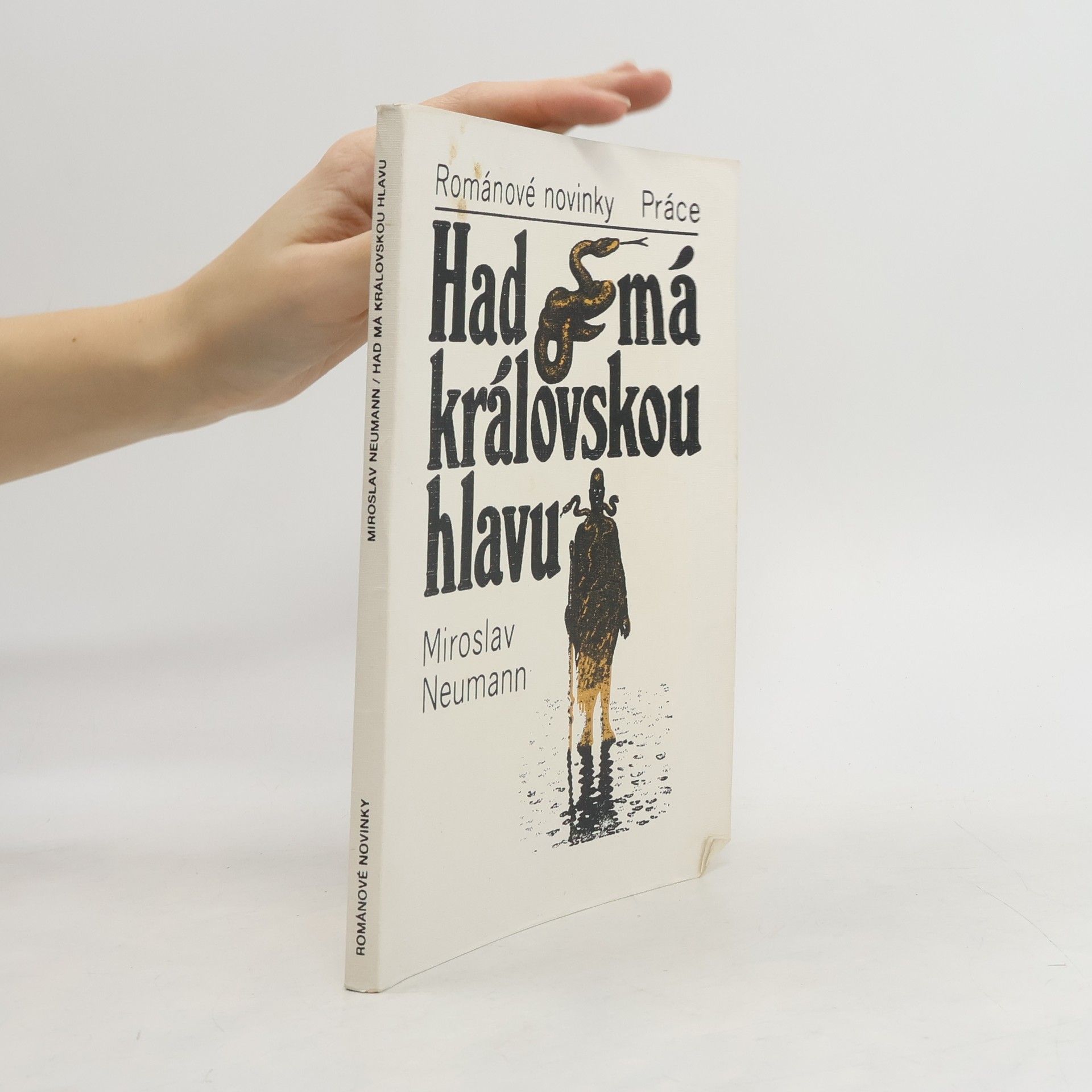 Had má královskou hlavu