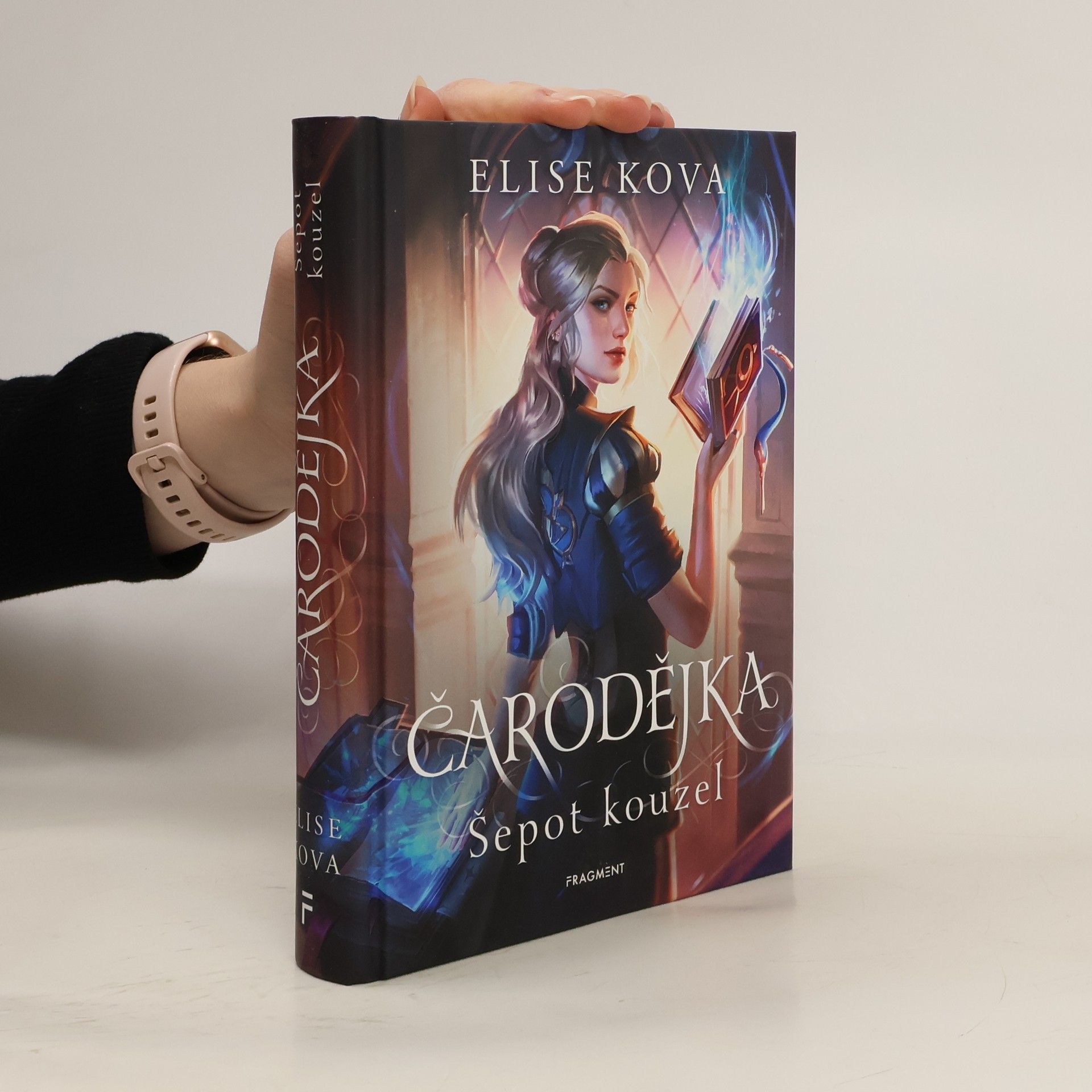 Elise Kova Čarodějka. Šepot kouzel