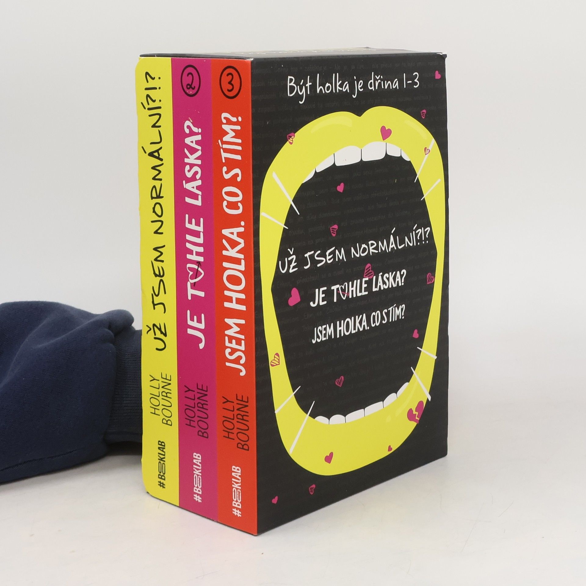 Holly Bourne Být holka je dřina 1.-3. díl