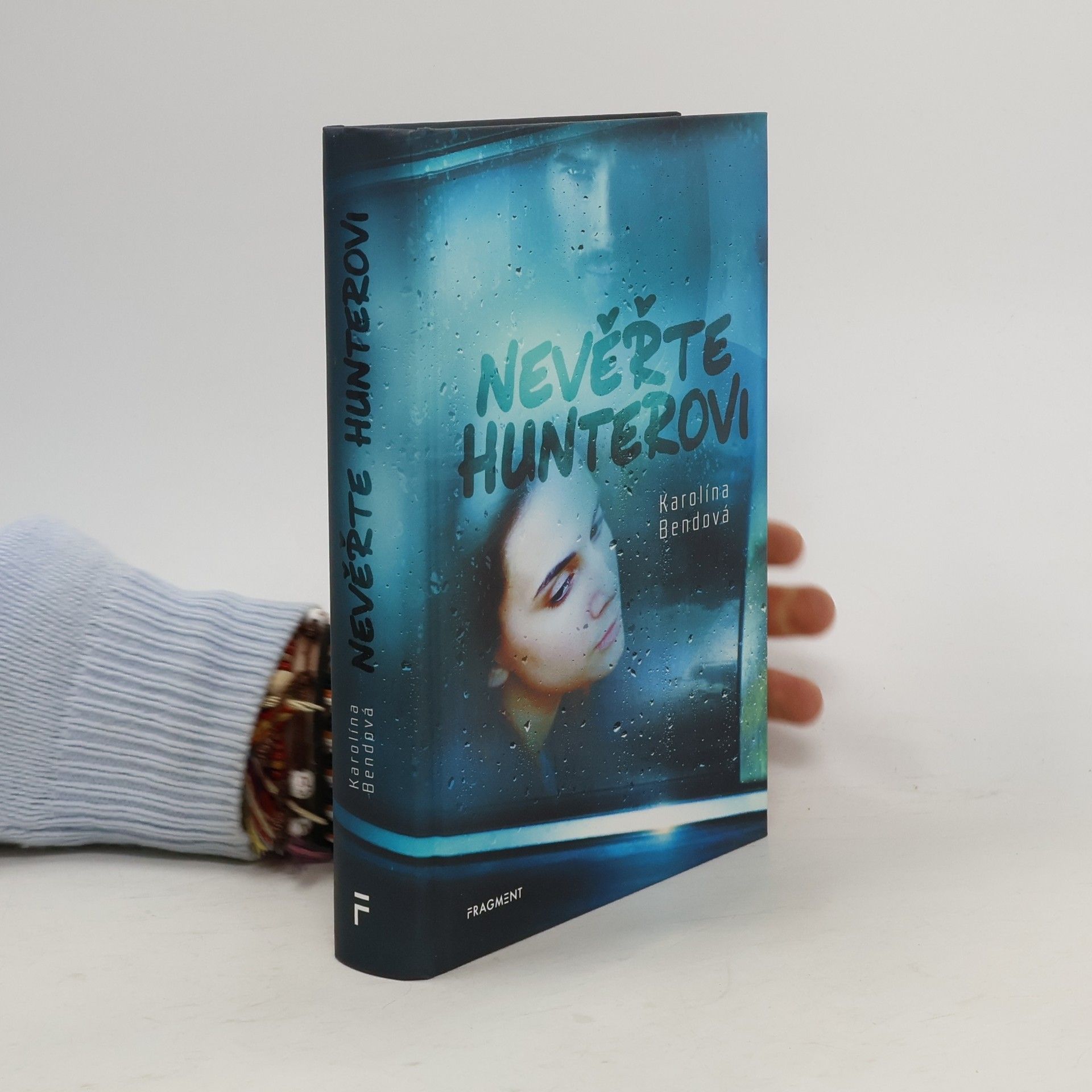 Karolína Bendová Nevěřte Hunterovi