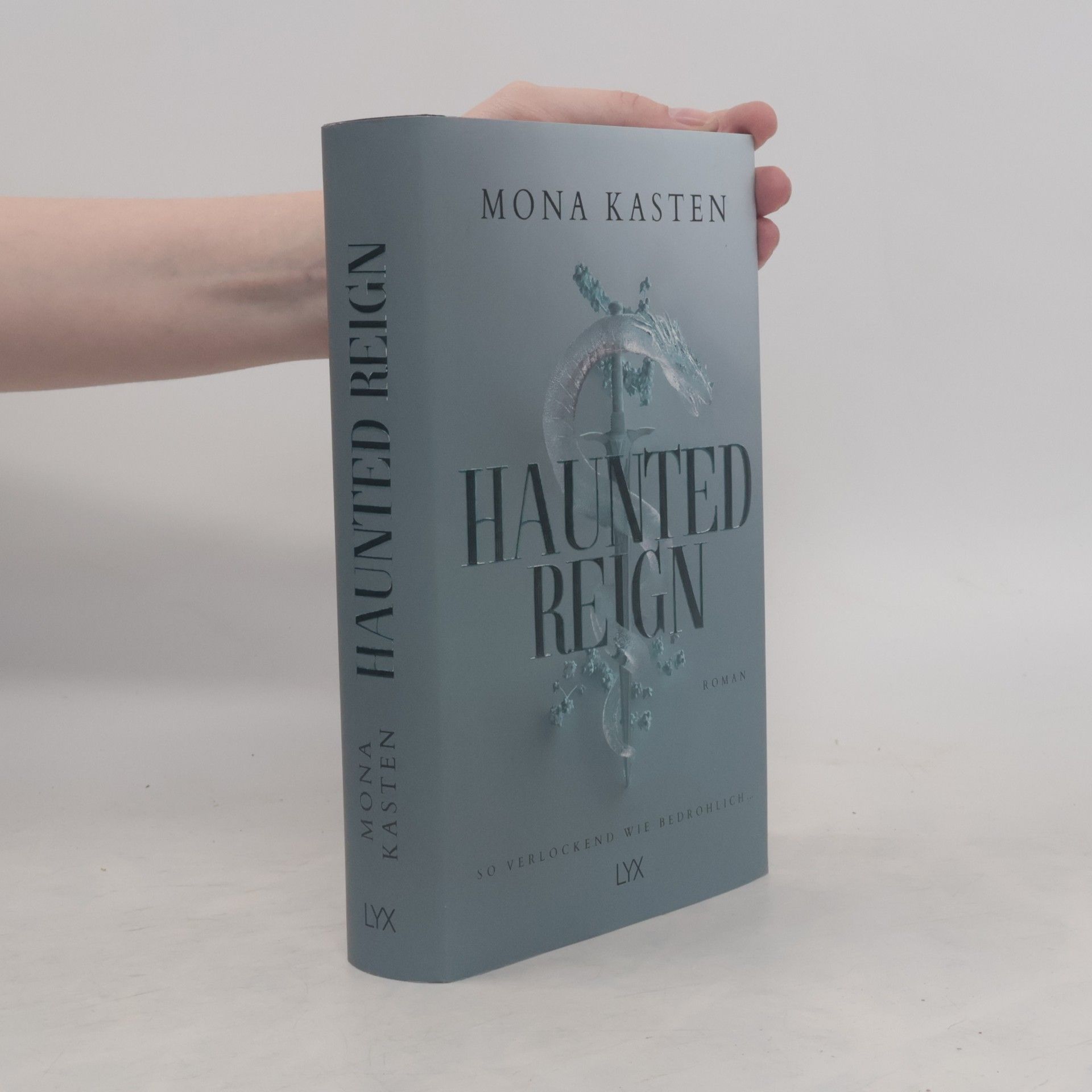 Haunted Reign / Everfall Academy Bd.2