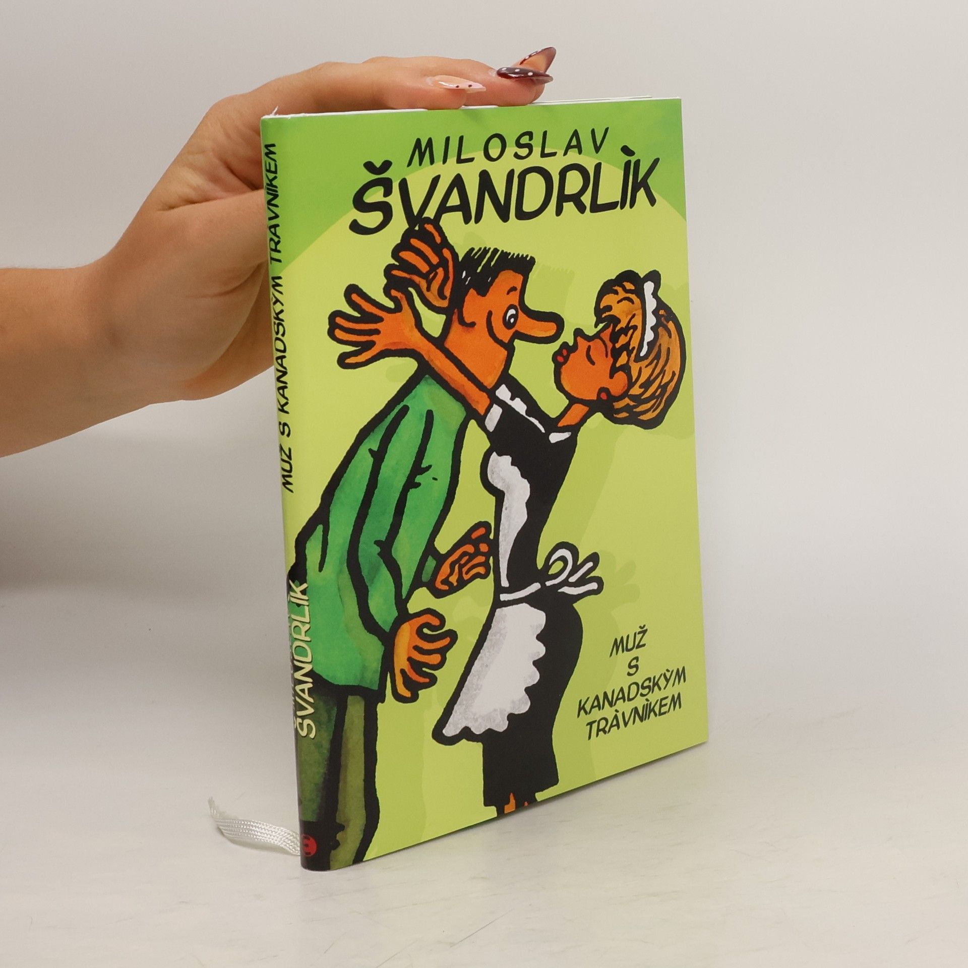 Muž s kanadským trávníkem