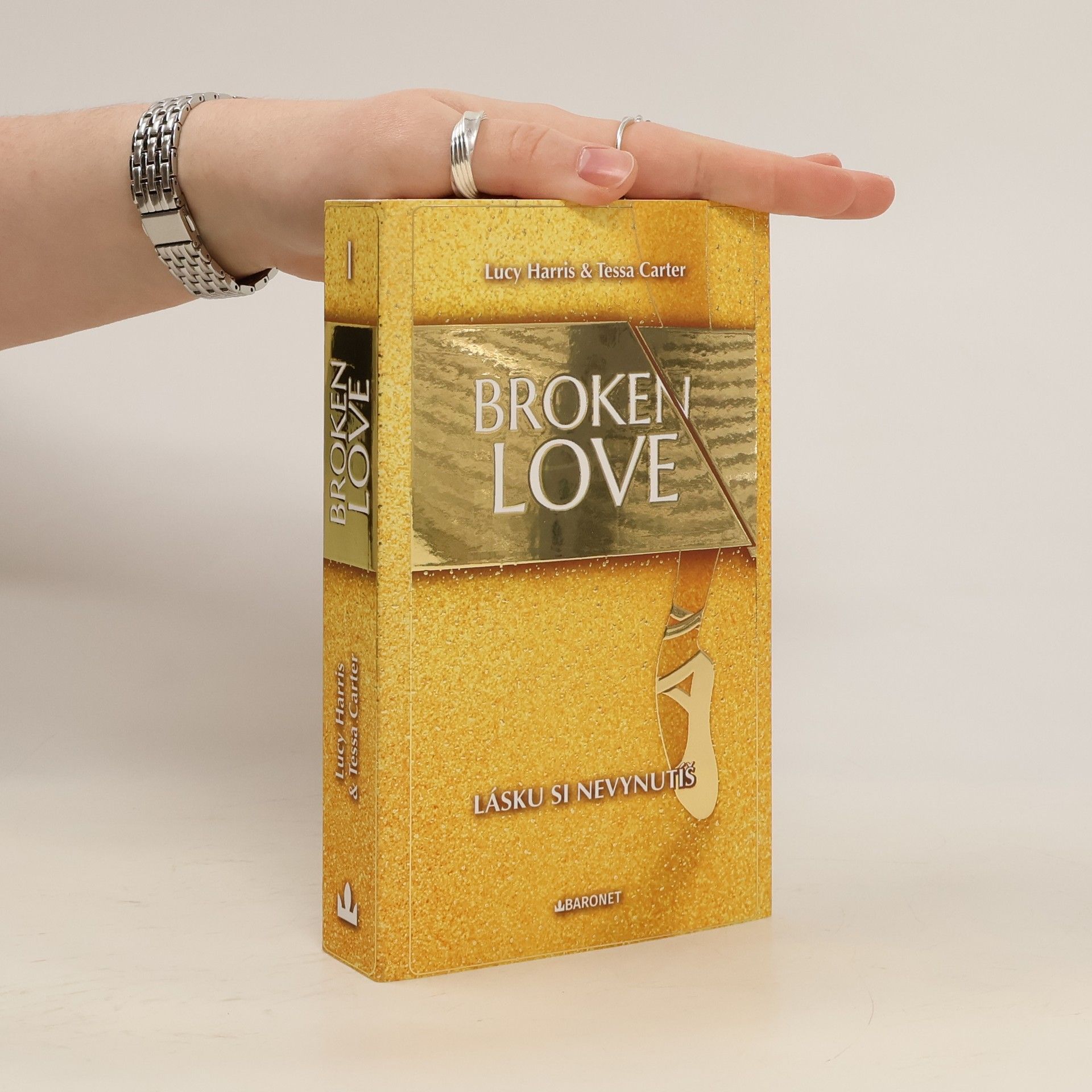 Broken Love 1. Lásku si nevynutíš
