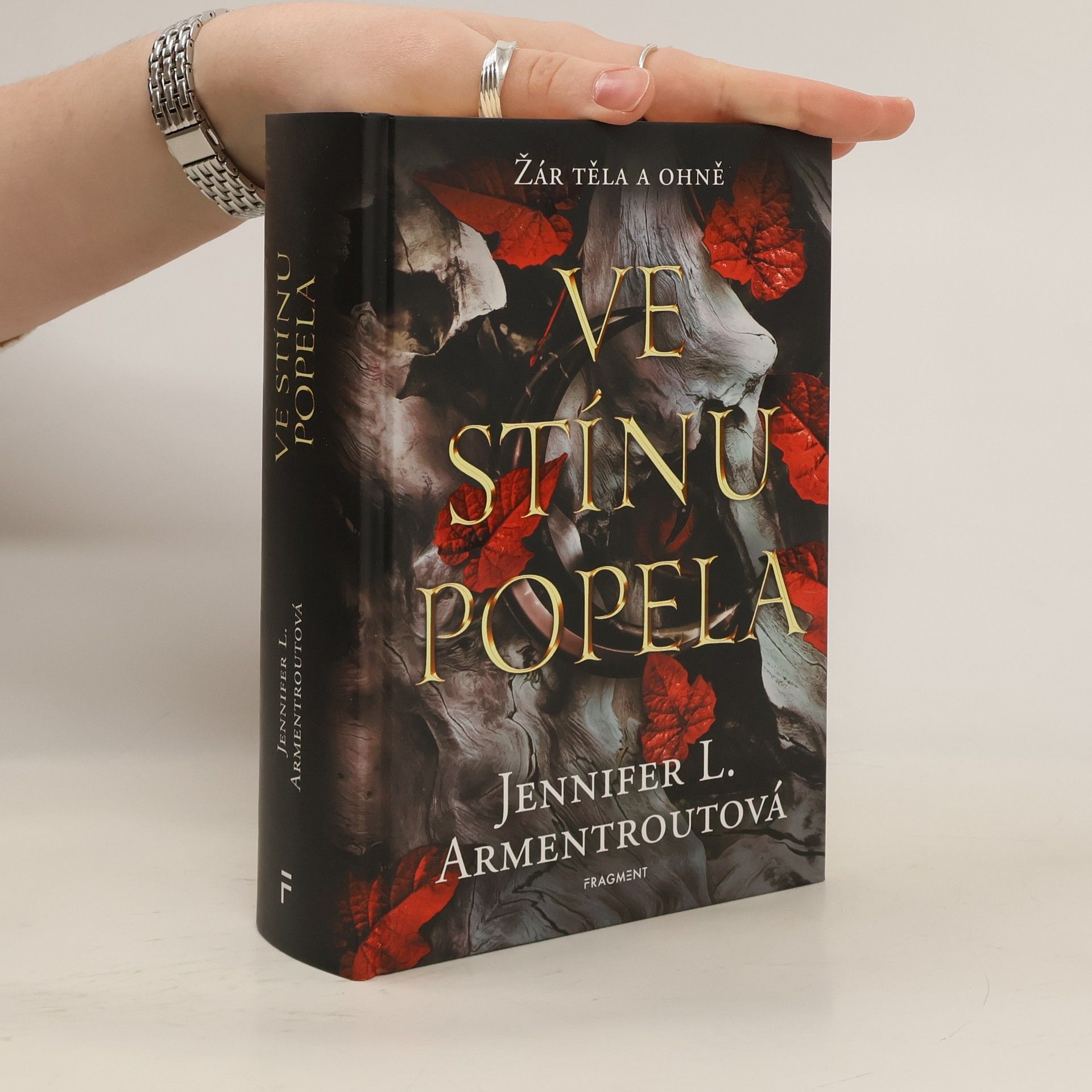 Jennifer L. Armentrout Ve stínu popela