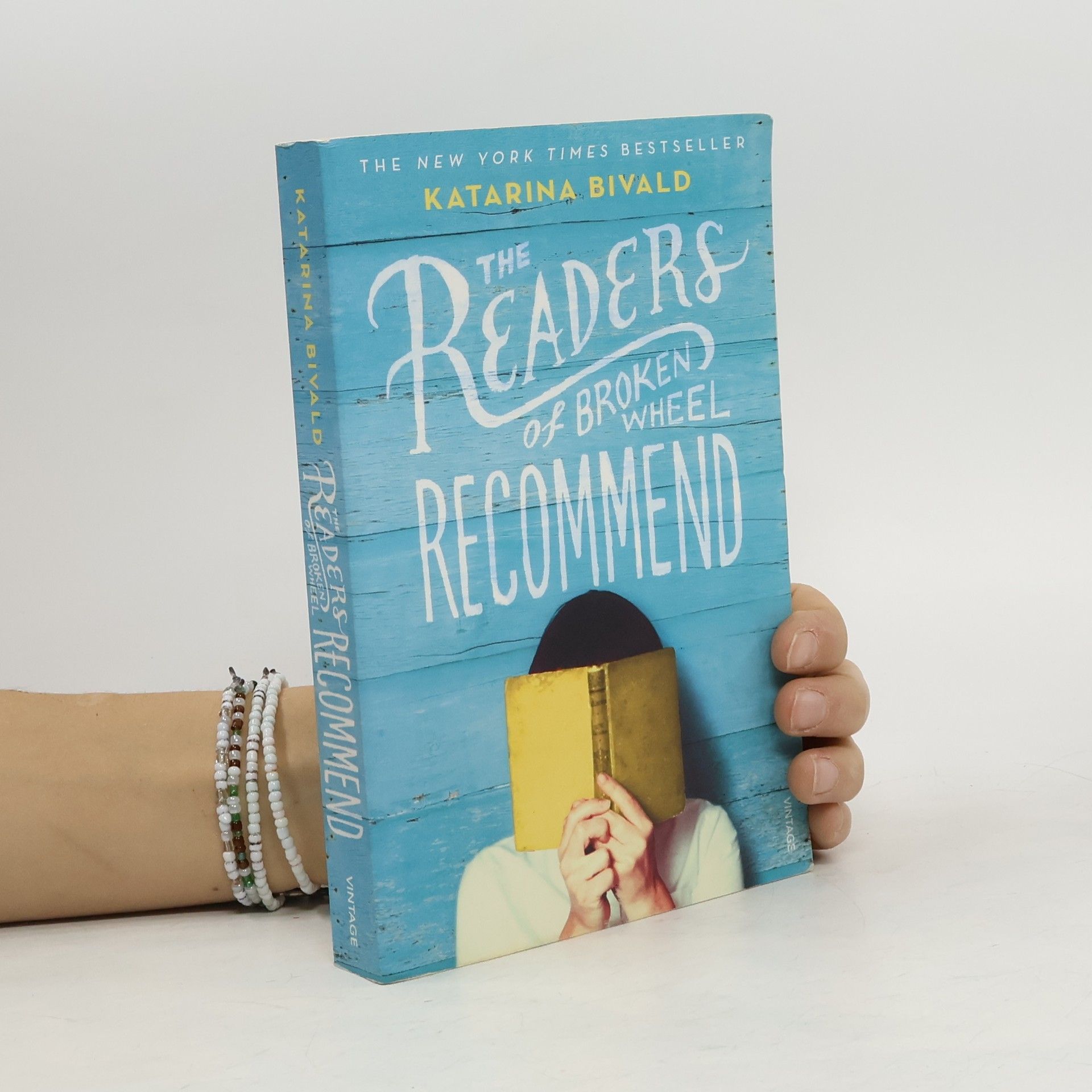 Katarina Bivald The readers of Broken Wheel recommend