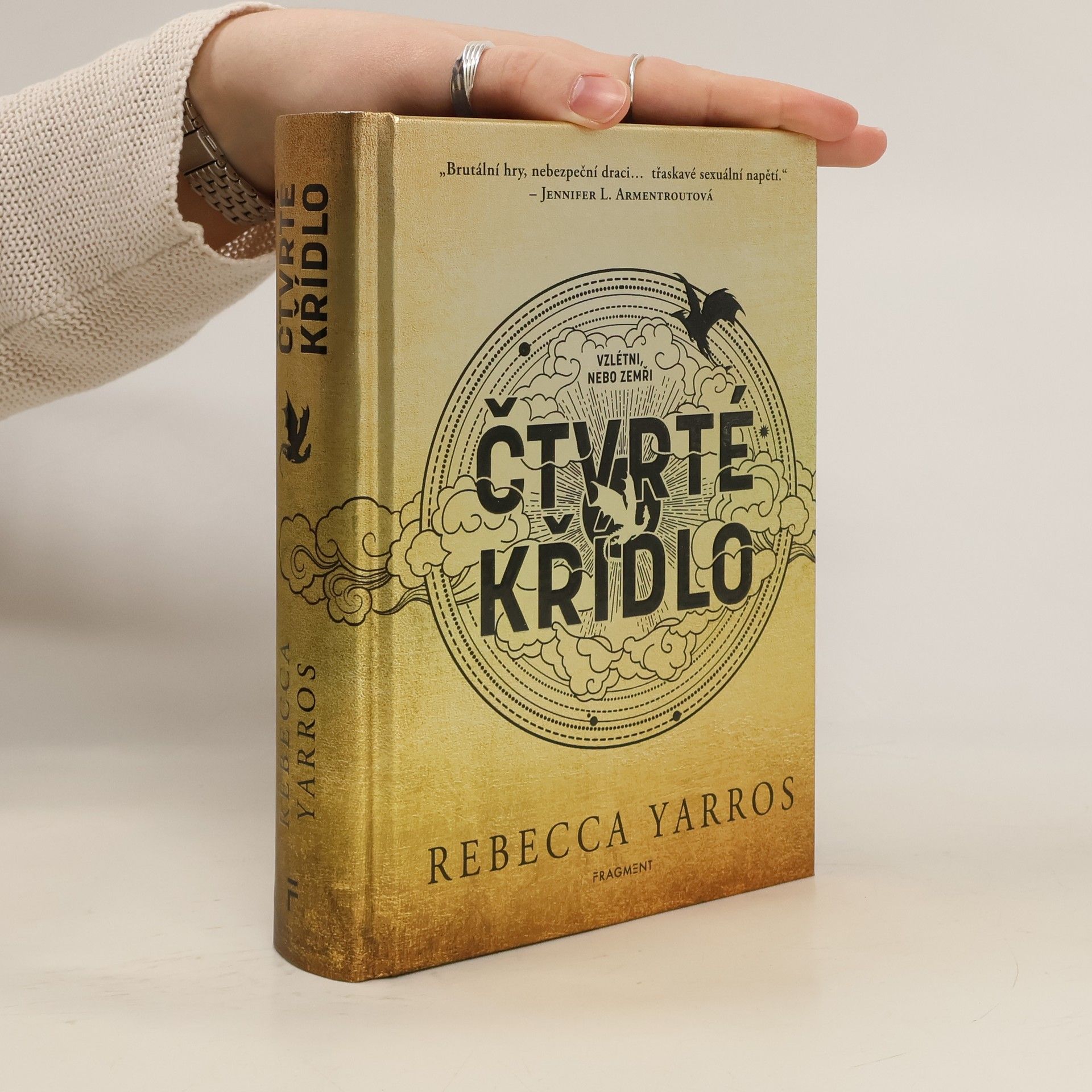 Rebecca Yarros Čtvrté křídlo