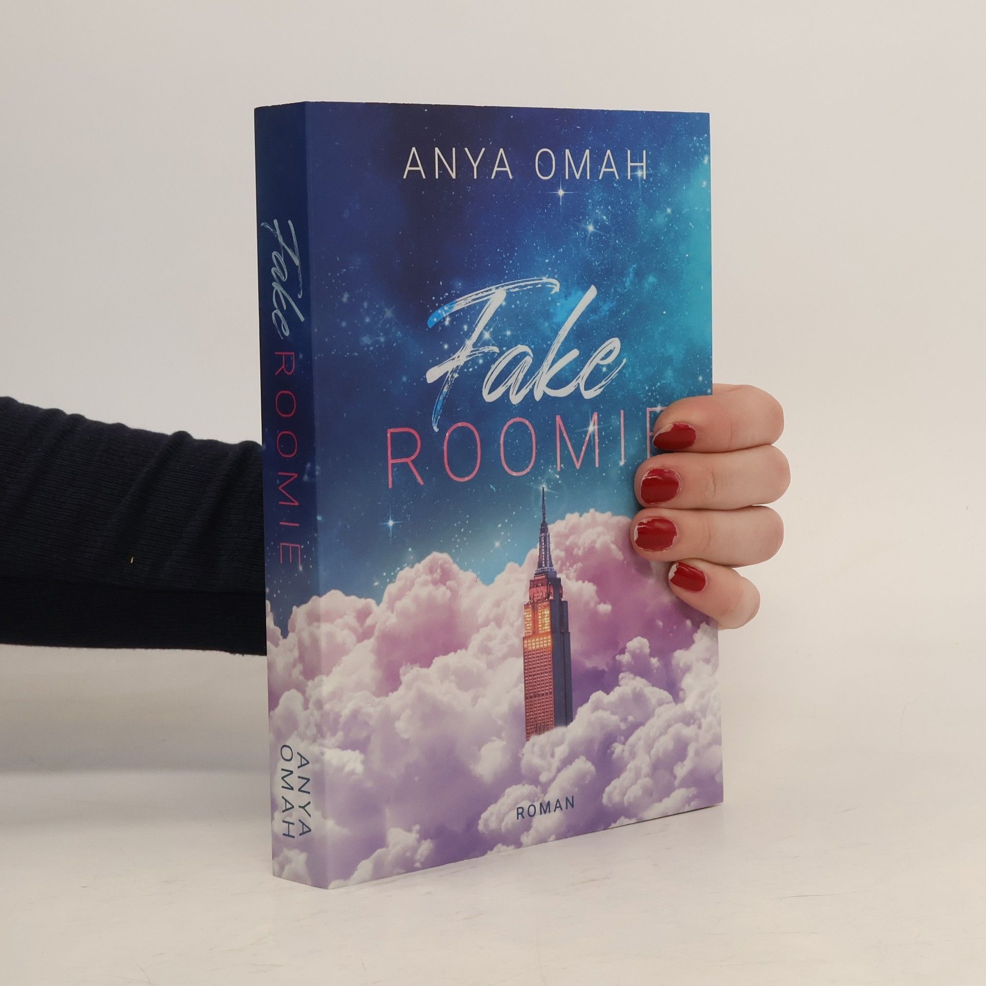 Anya Omah Fake Roomie