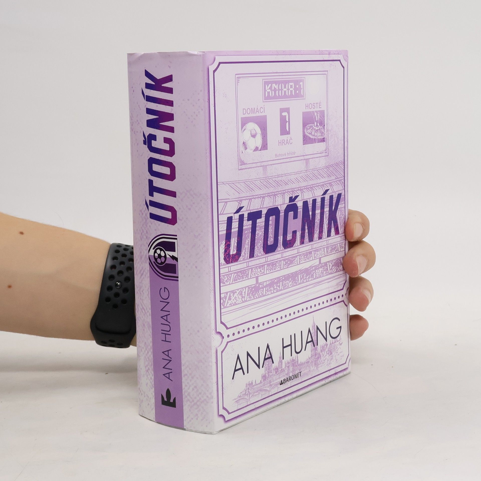 Ana Huang Útočník