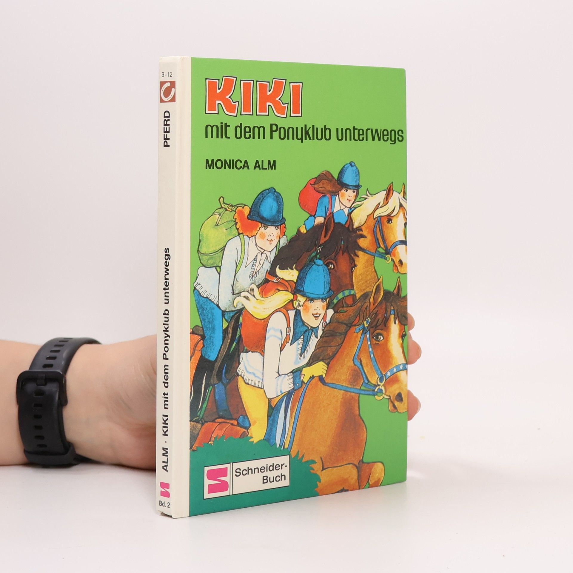 Kiki mit dem Ponyklub unterwegs