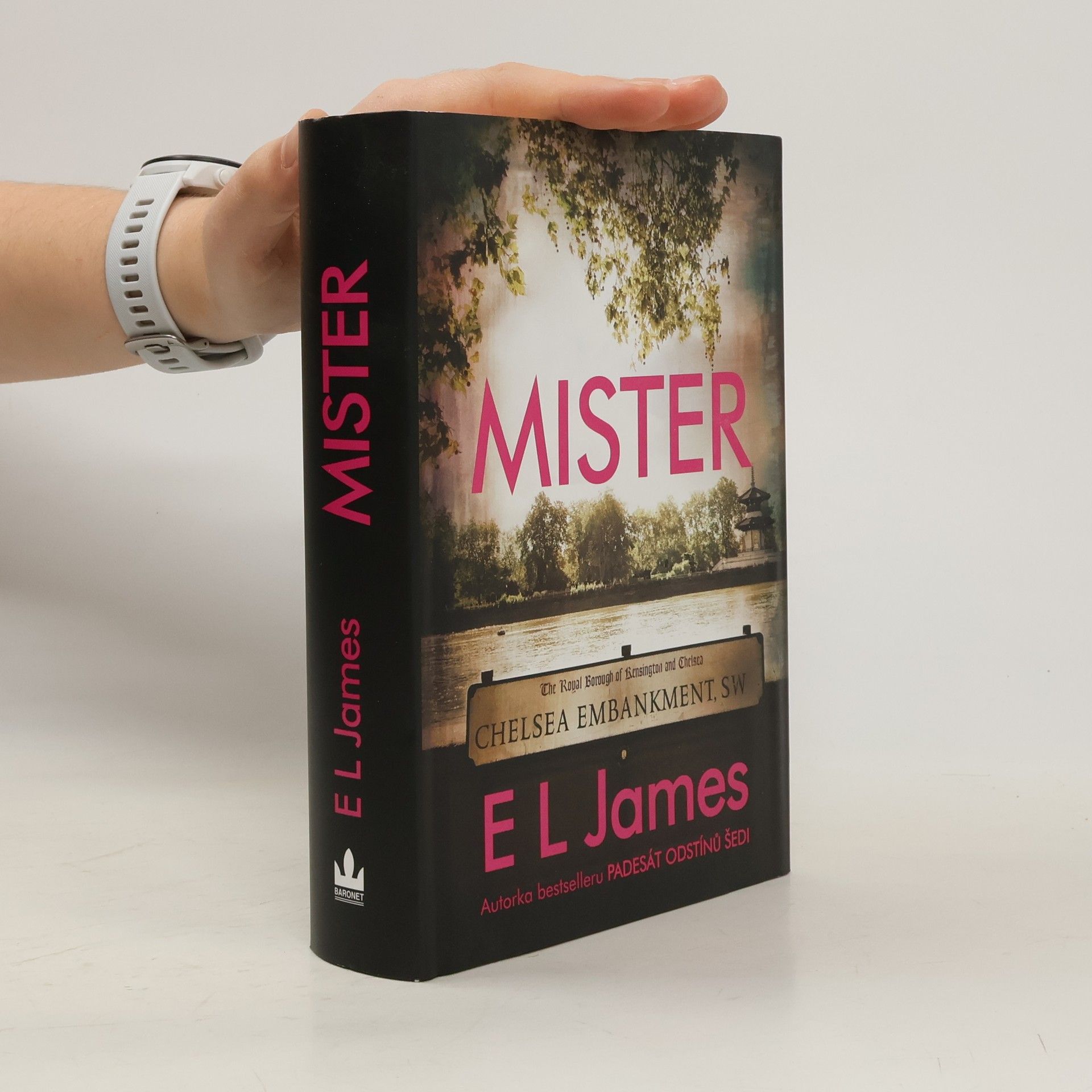 E L James Mister