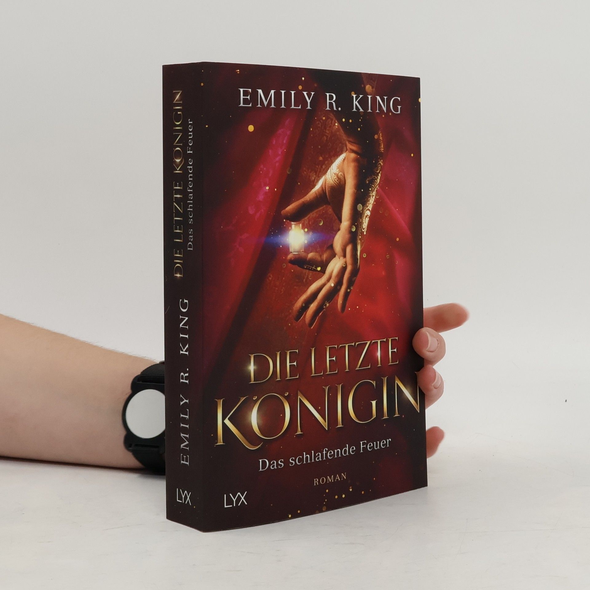 Emily R. King Das schlafende Feuer