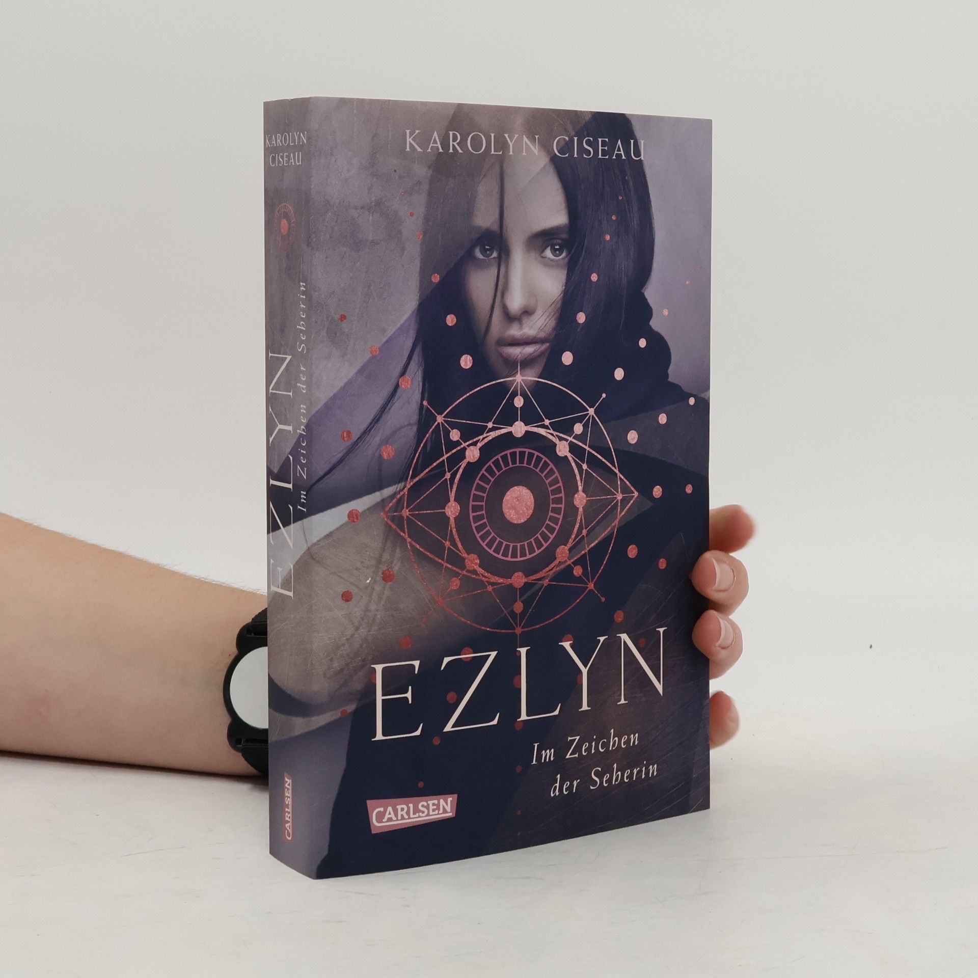 Karolyn Ciseau Ezlyn