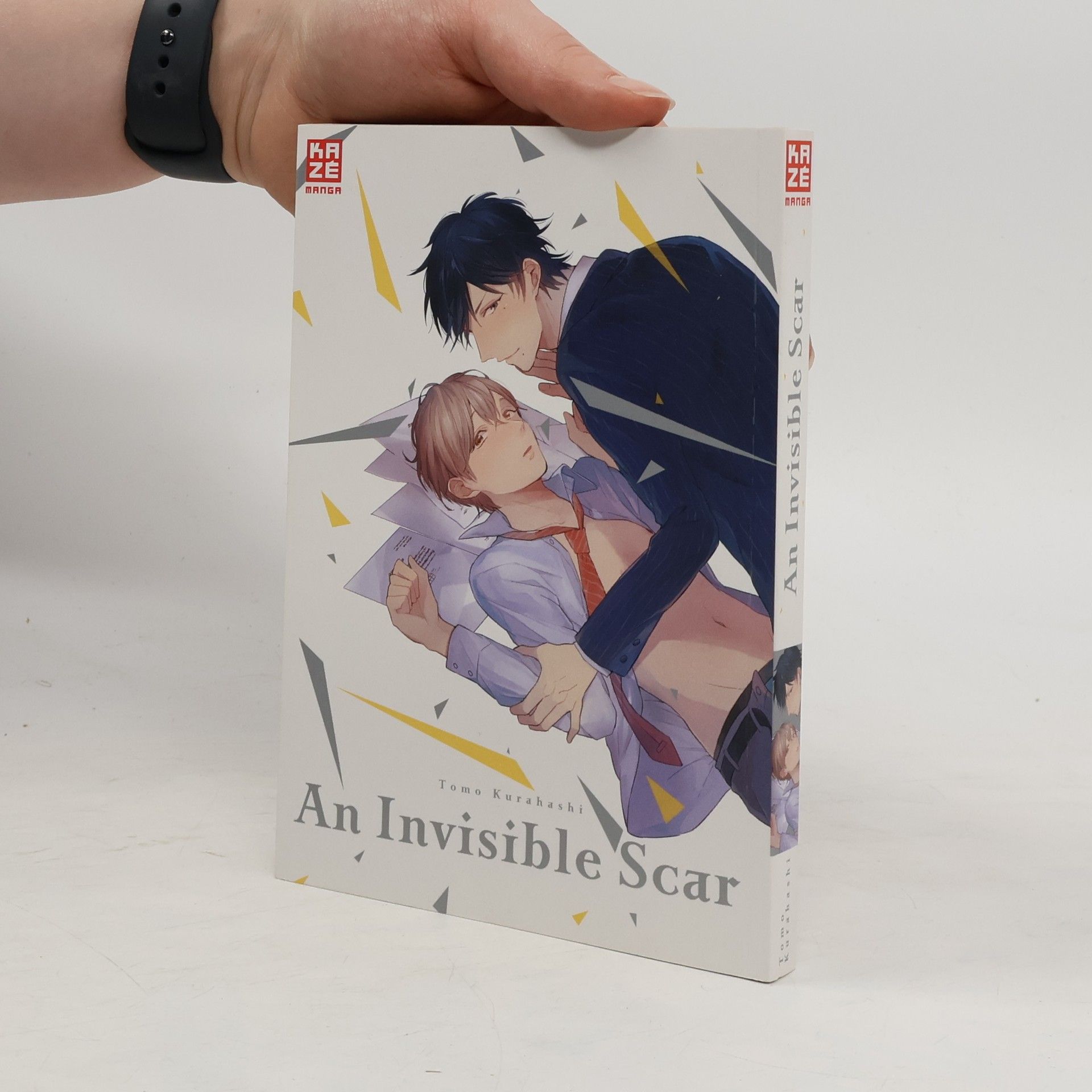 Tomo Kurahashi An invisible scar