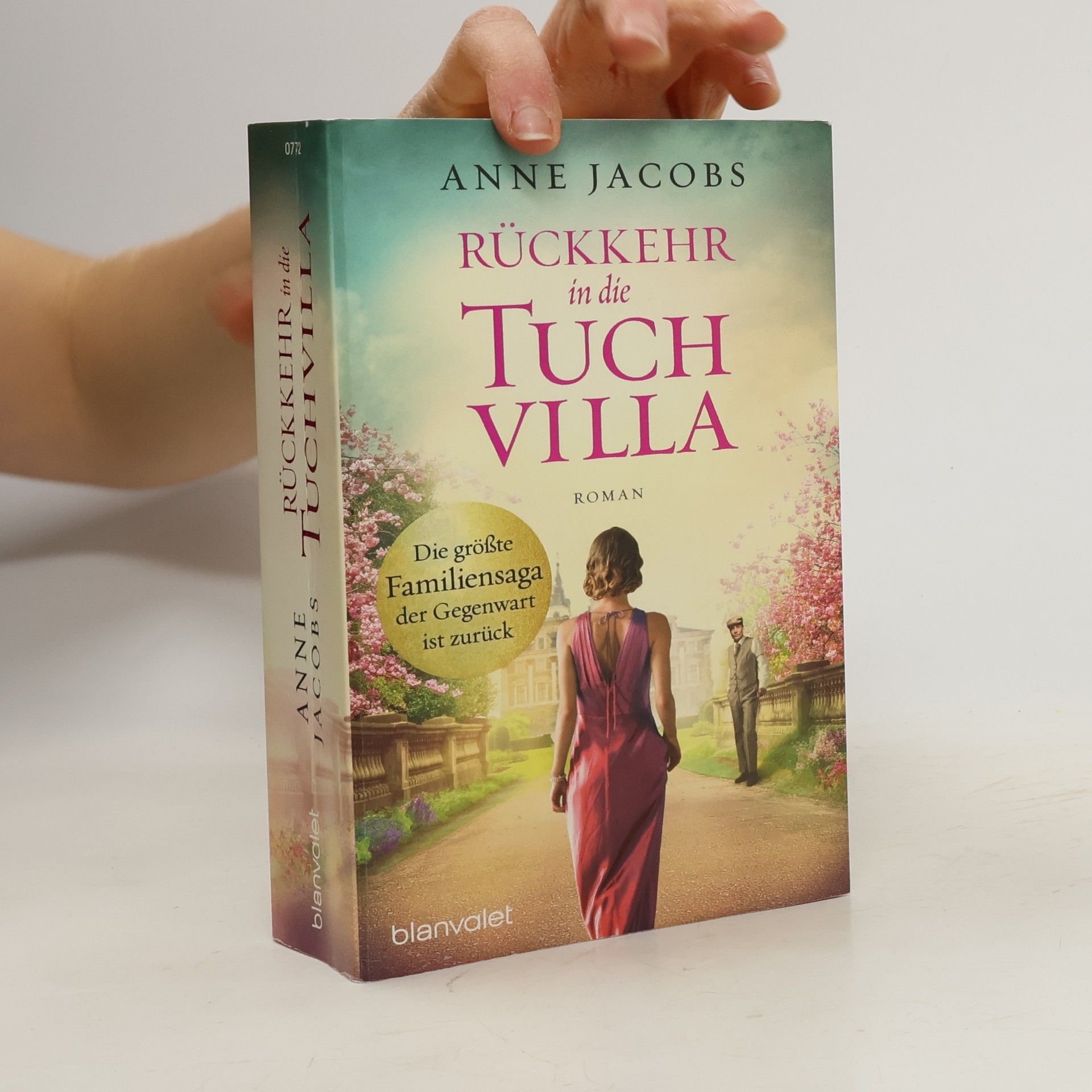 Rückkehr in die Tuchvilla