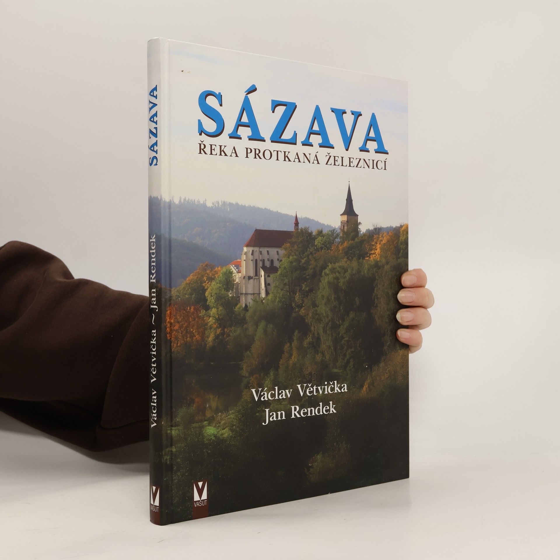 Václav Větvička Sázava. Řeka protkaná železnicí