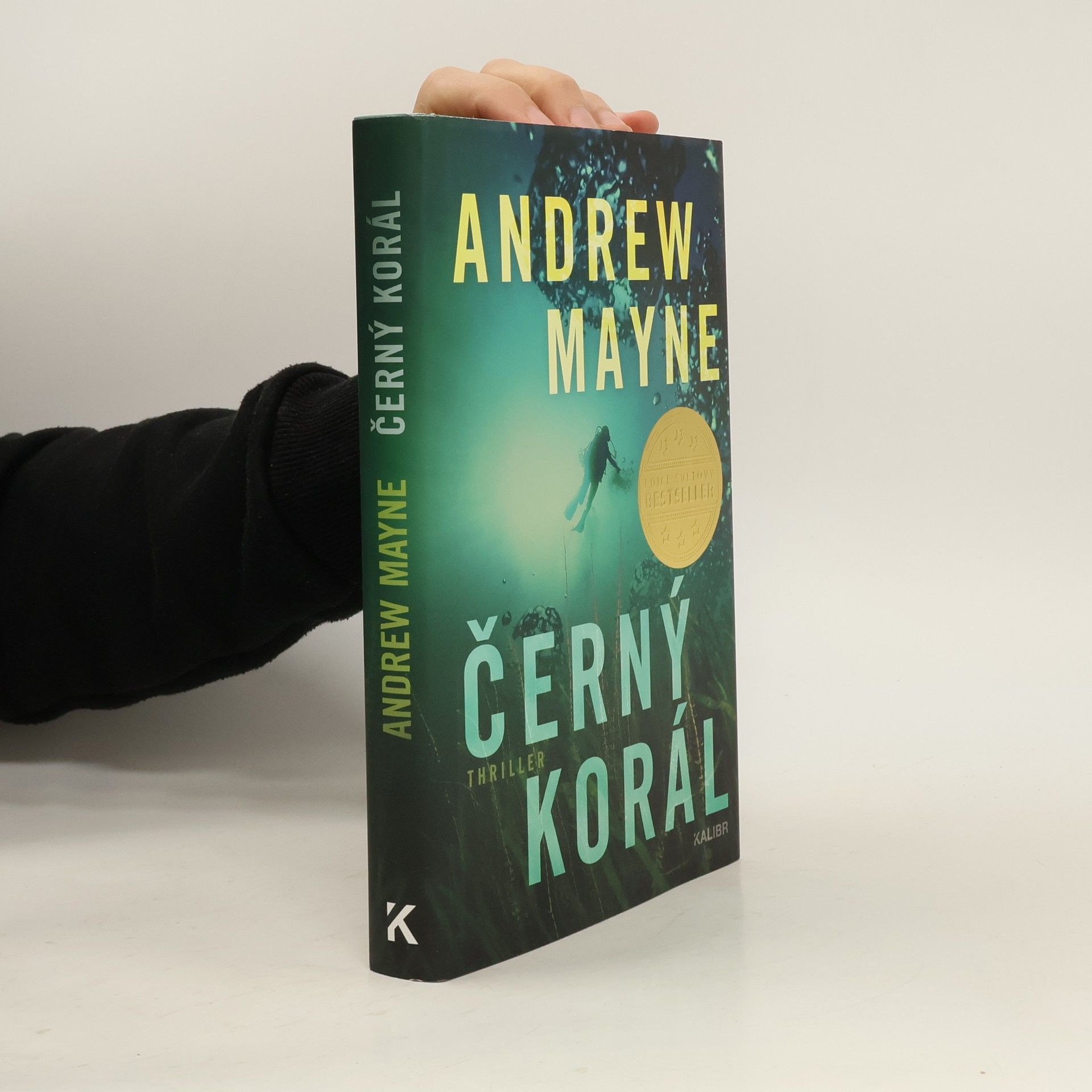 Andrew Mayne Černý korál