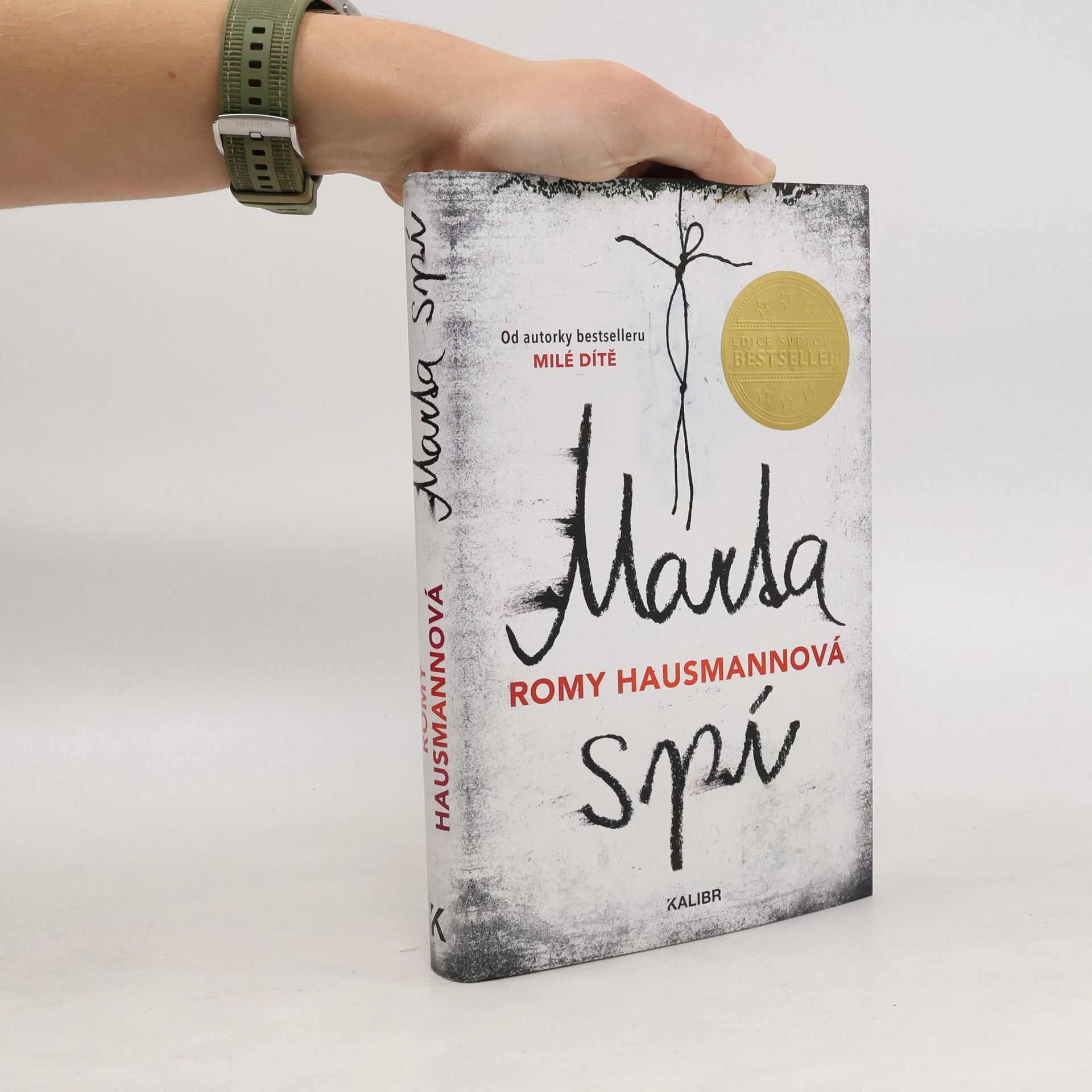 Romy Hausmann Marta spí