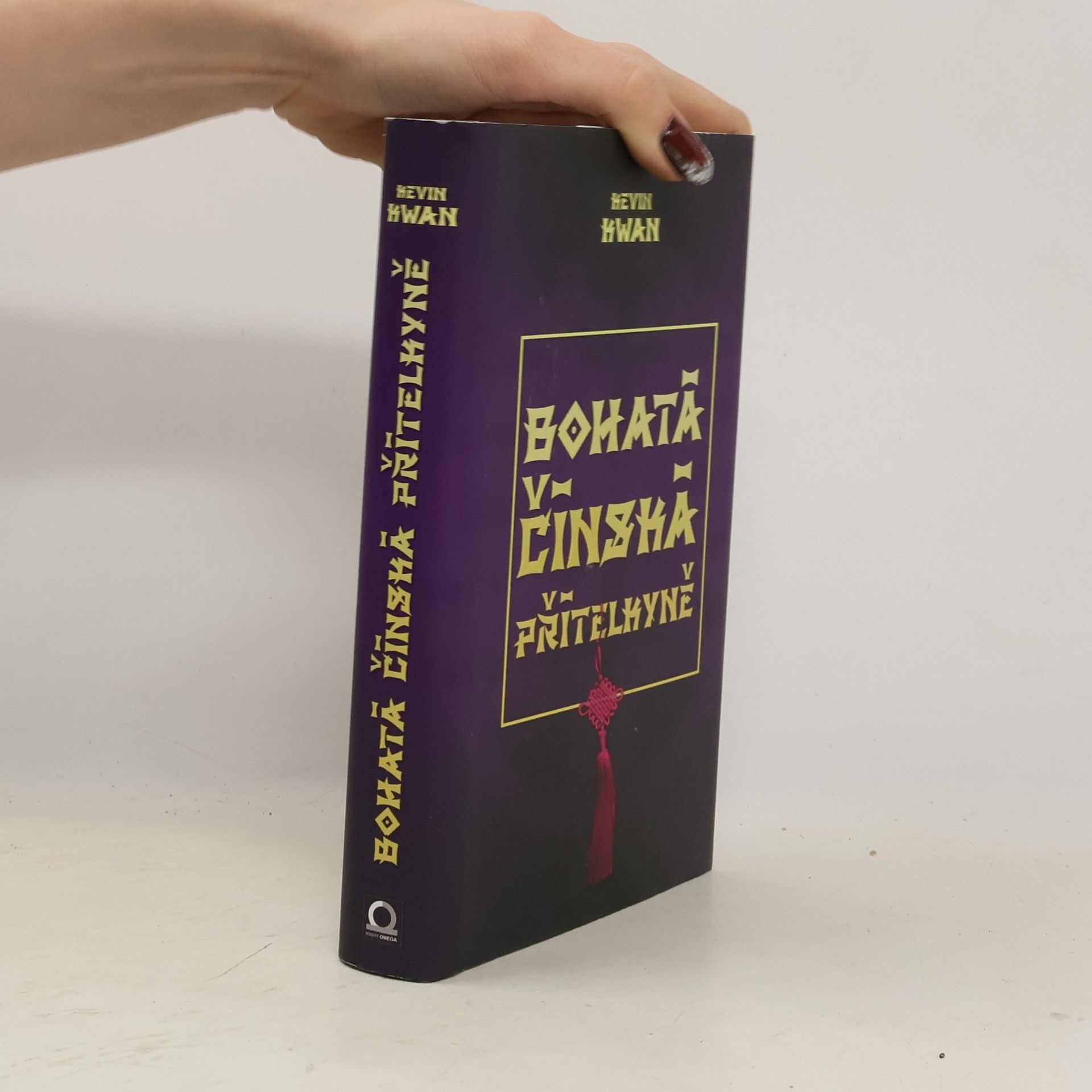 Kevin Kwan Bohatá čínská přítelkyně. Šíleně bohatí Asiati 2