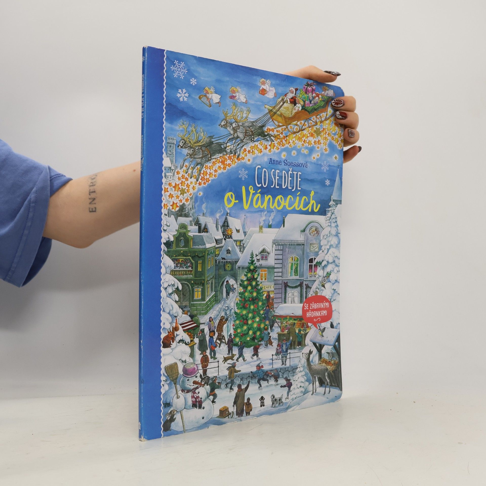 Anne Suess Co se děje o Vánocích : se zábavnými hádankami