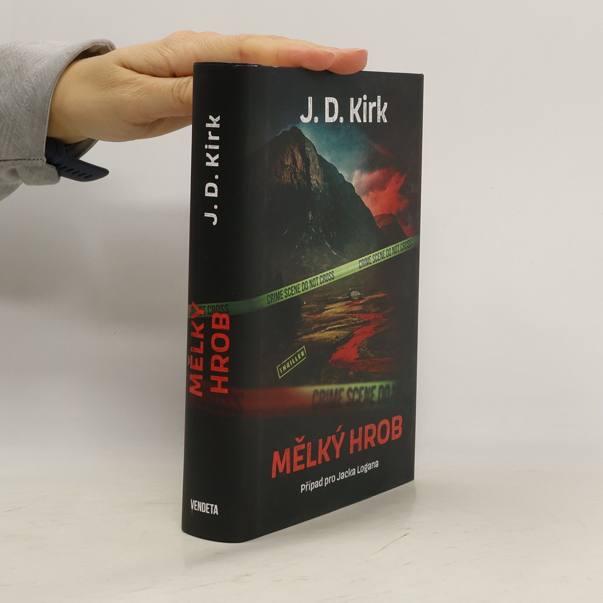 Barry Hutchison Mělký hrob