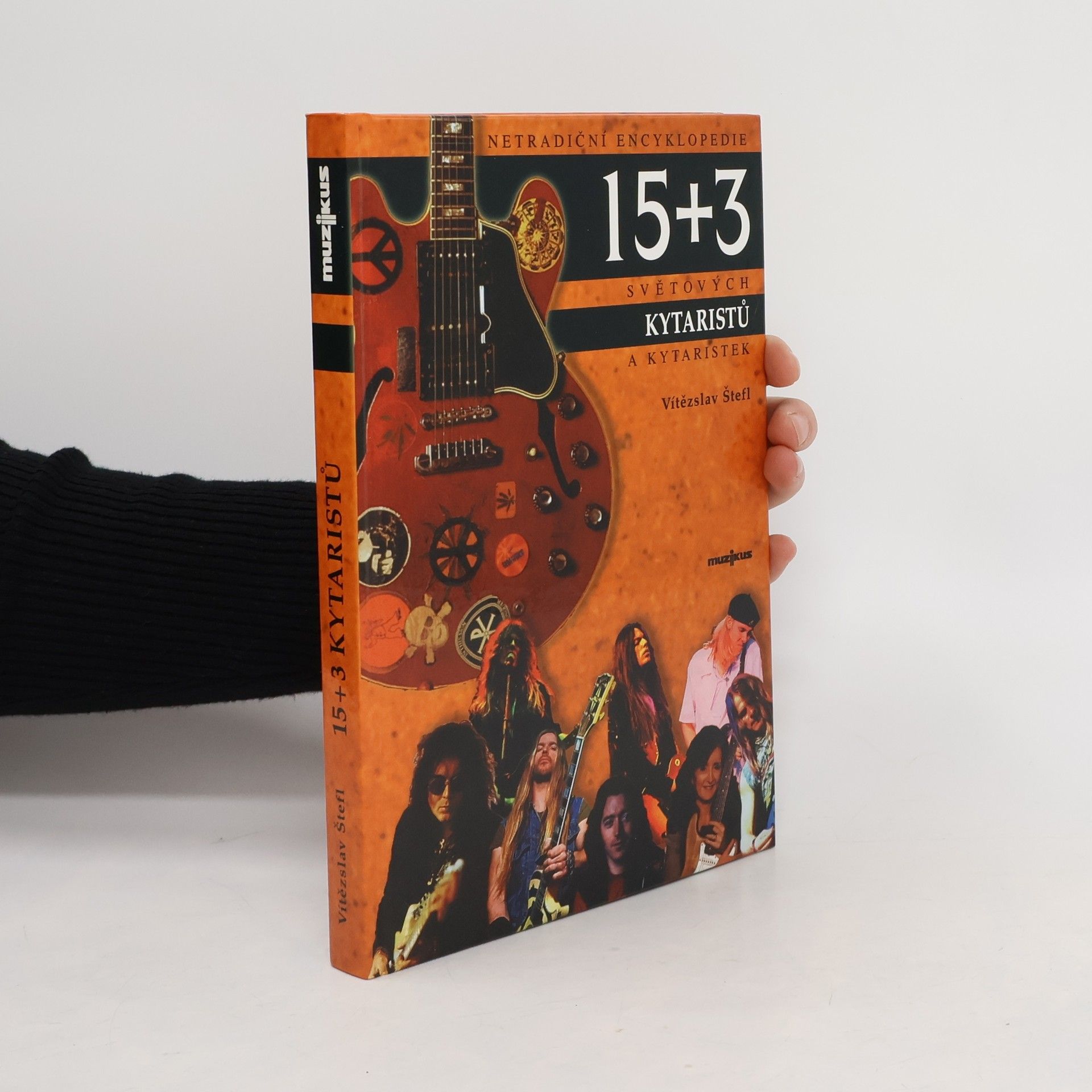 15 + 3 kytaristů
