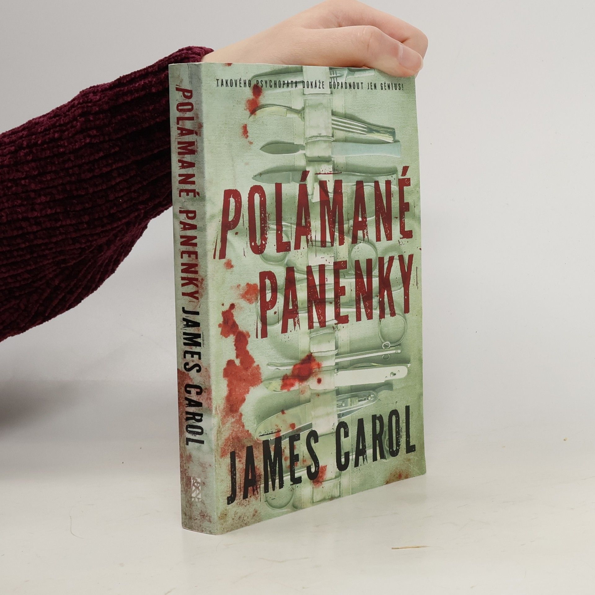 James Carol Polámané panenky