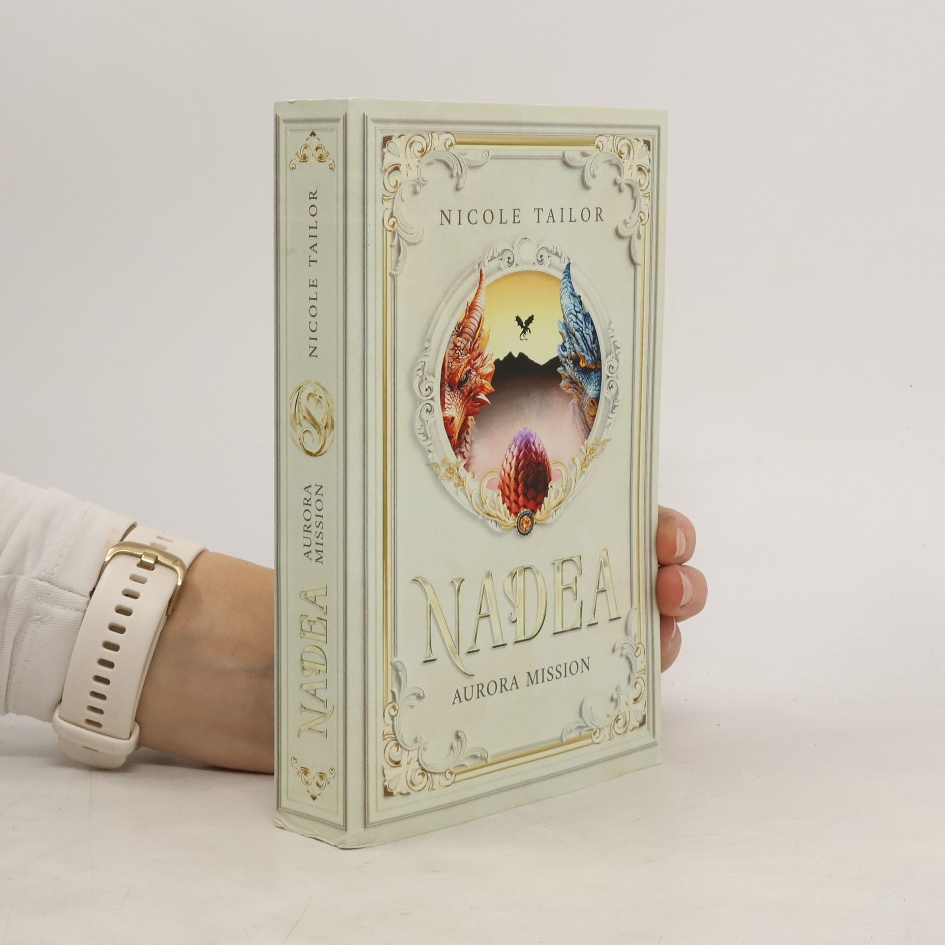 Tailor Nicole Nadea - Aurora Mission