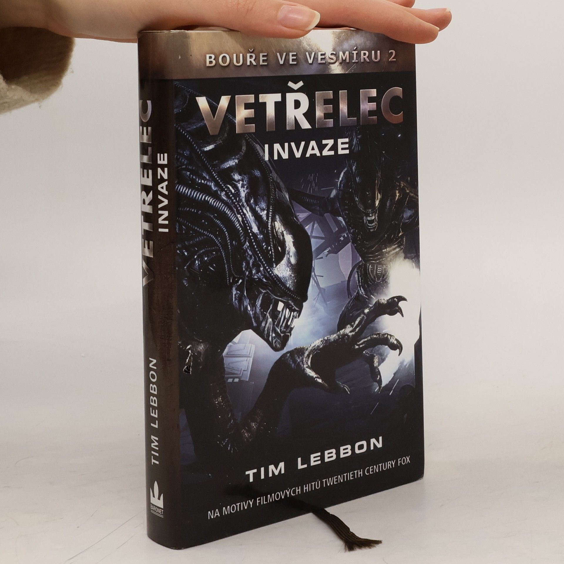 Bouře ve vesmíru 2, Vetřelec - Invaze