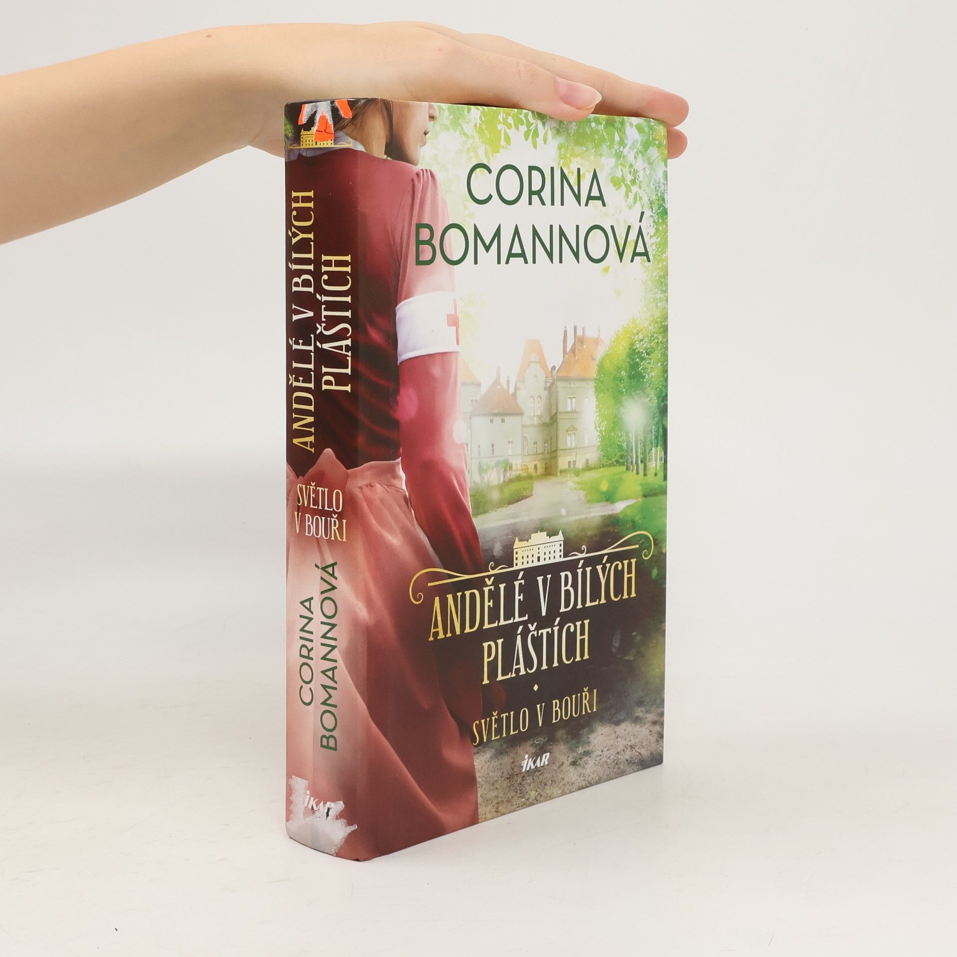 Corina Bomann ANDĚLÉ V BÍLÝCH PLÁŠTÍCH: Světlo v bouři