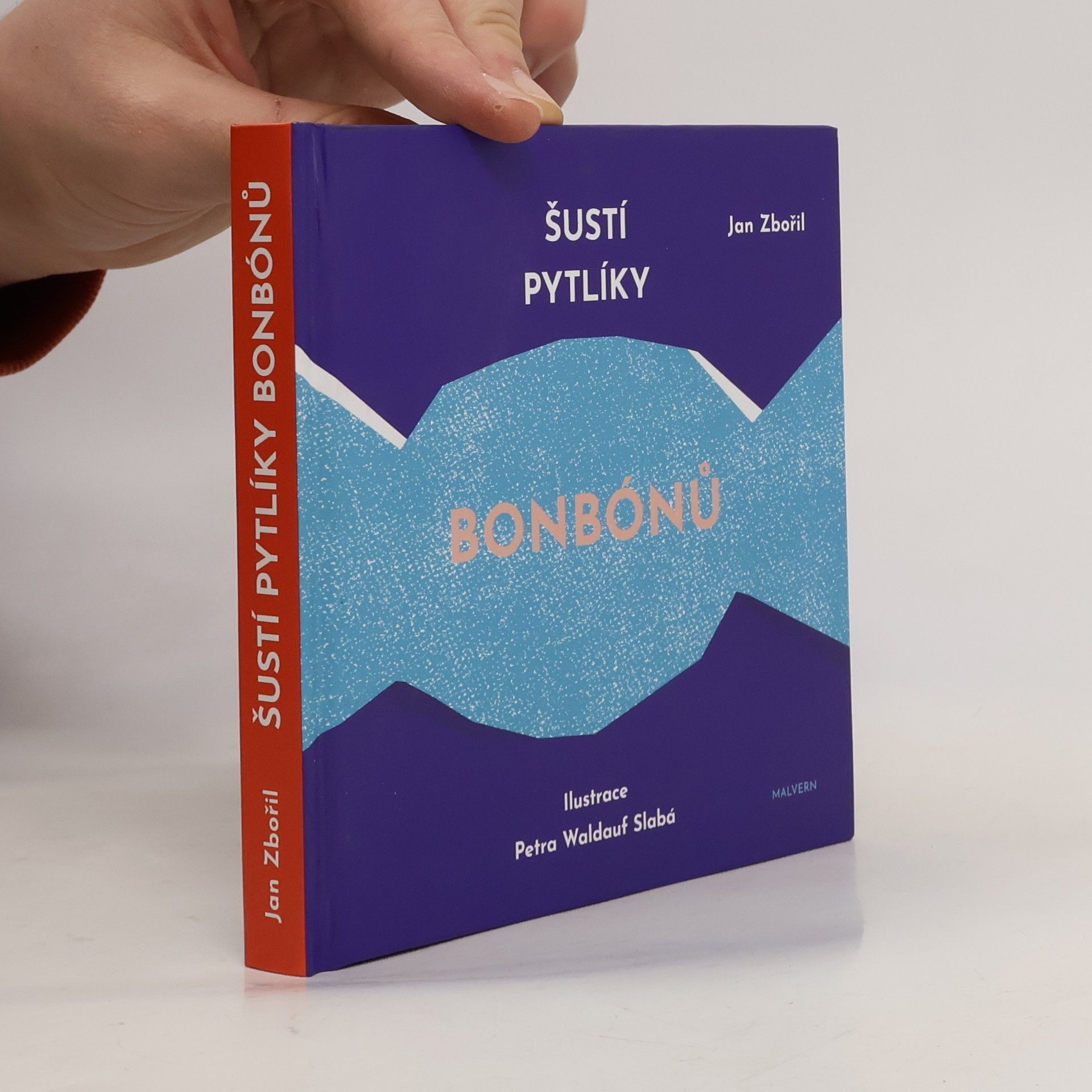 Šustí pytlíky bonbónů. miniatury inspirované haiku