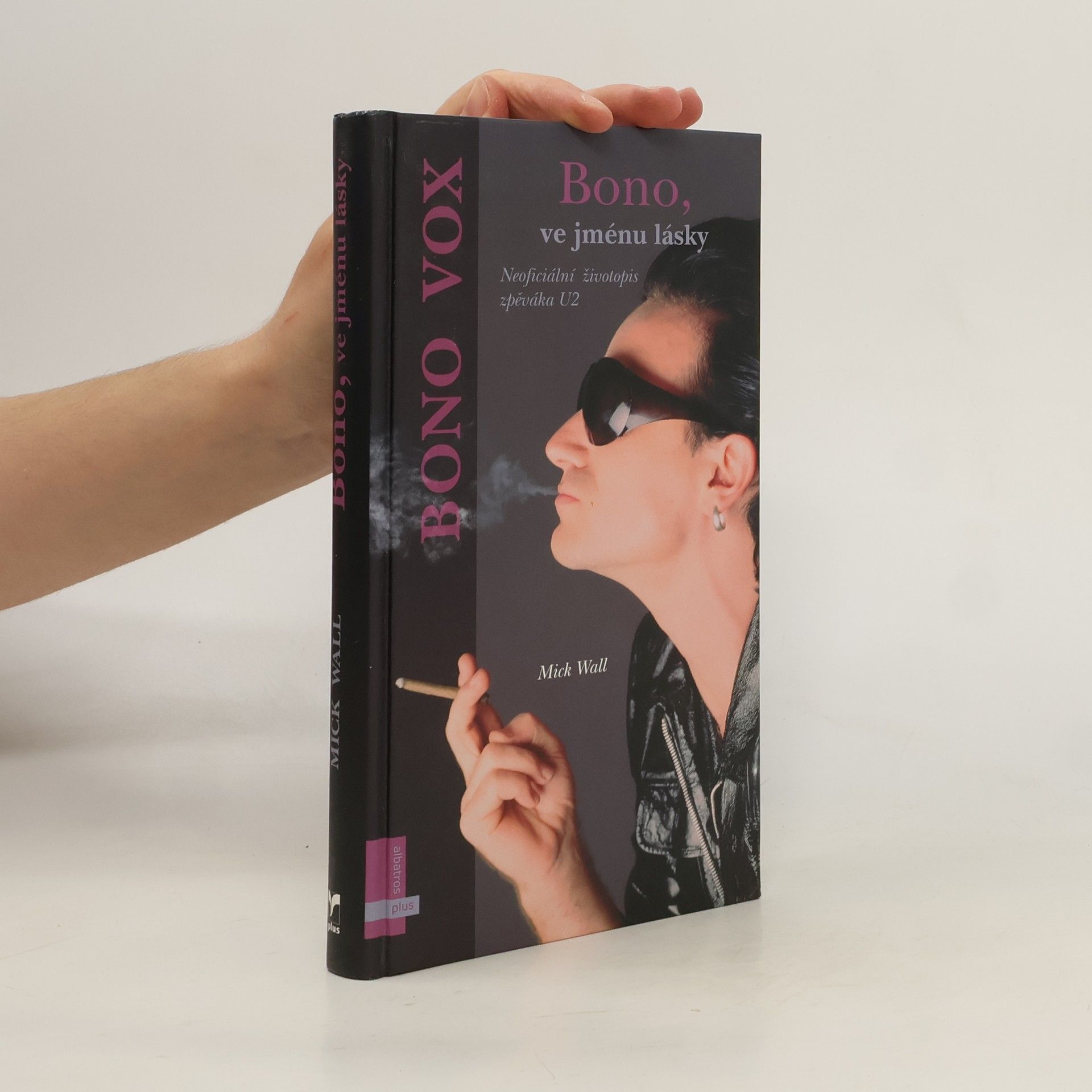 Bono, ve jménu lásky. Neoficiální životopis zpěváka U2. Bono Vox