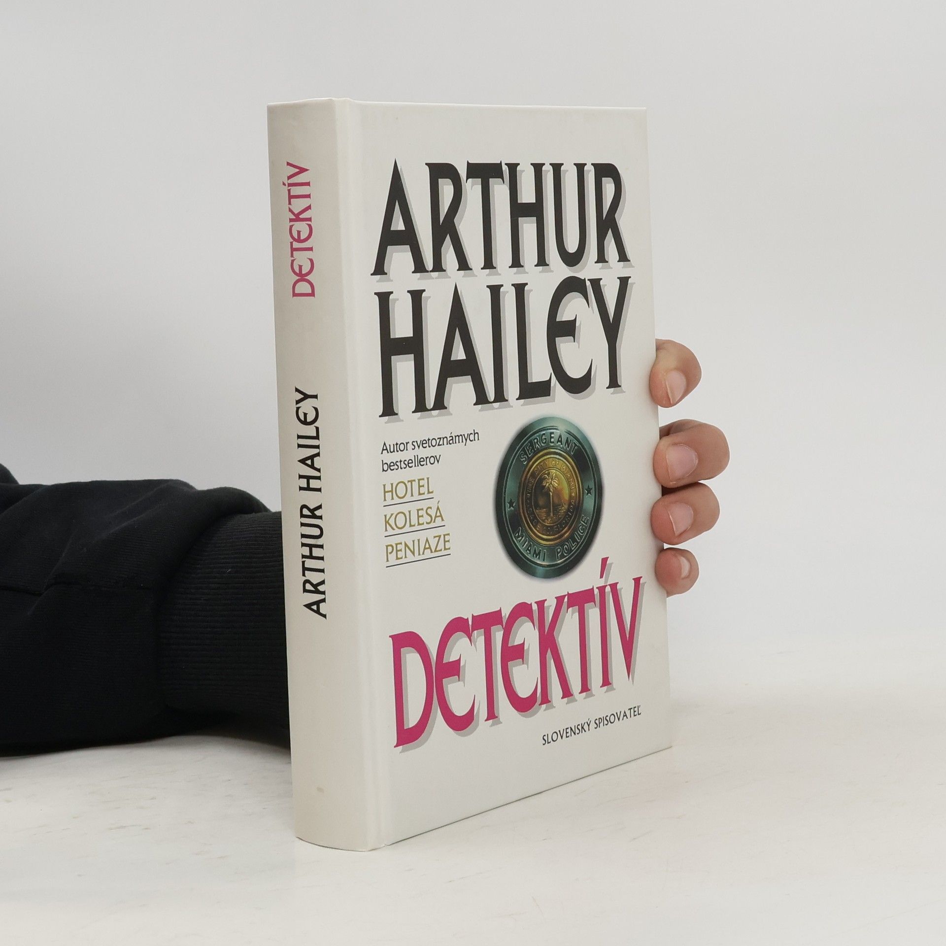 Arthur Hailey Detektív