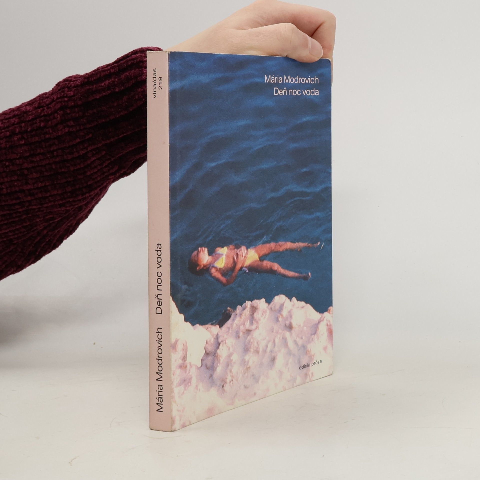 Mária Modrovich Deň noc voda