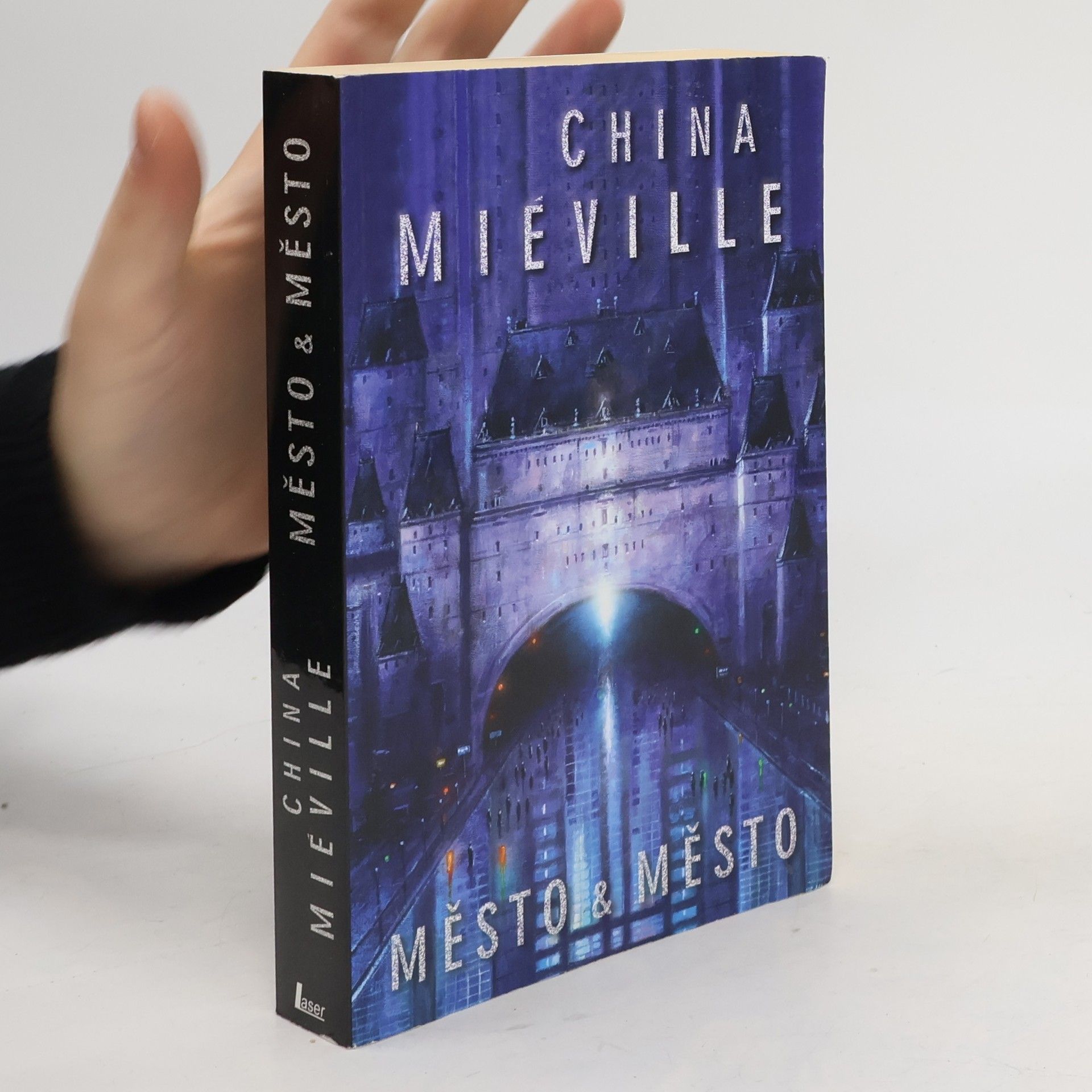 China Miéville Město & město
