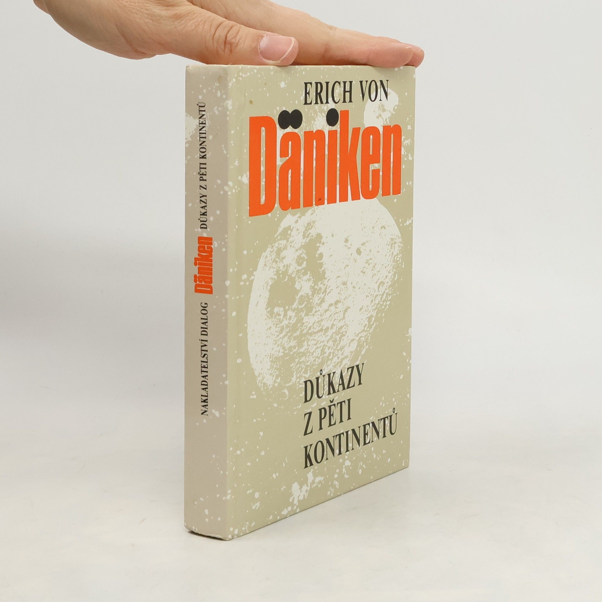 Erich von Däniken Důkazy z pěti kontinentů