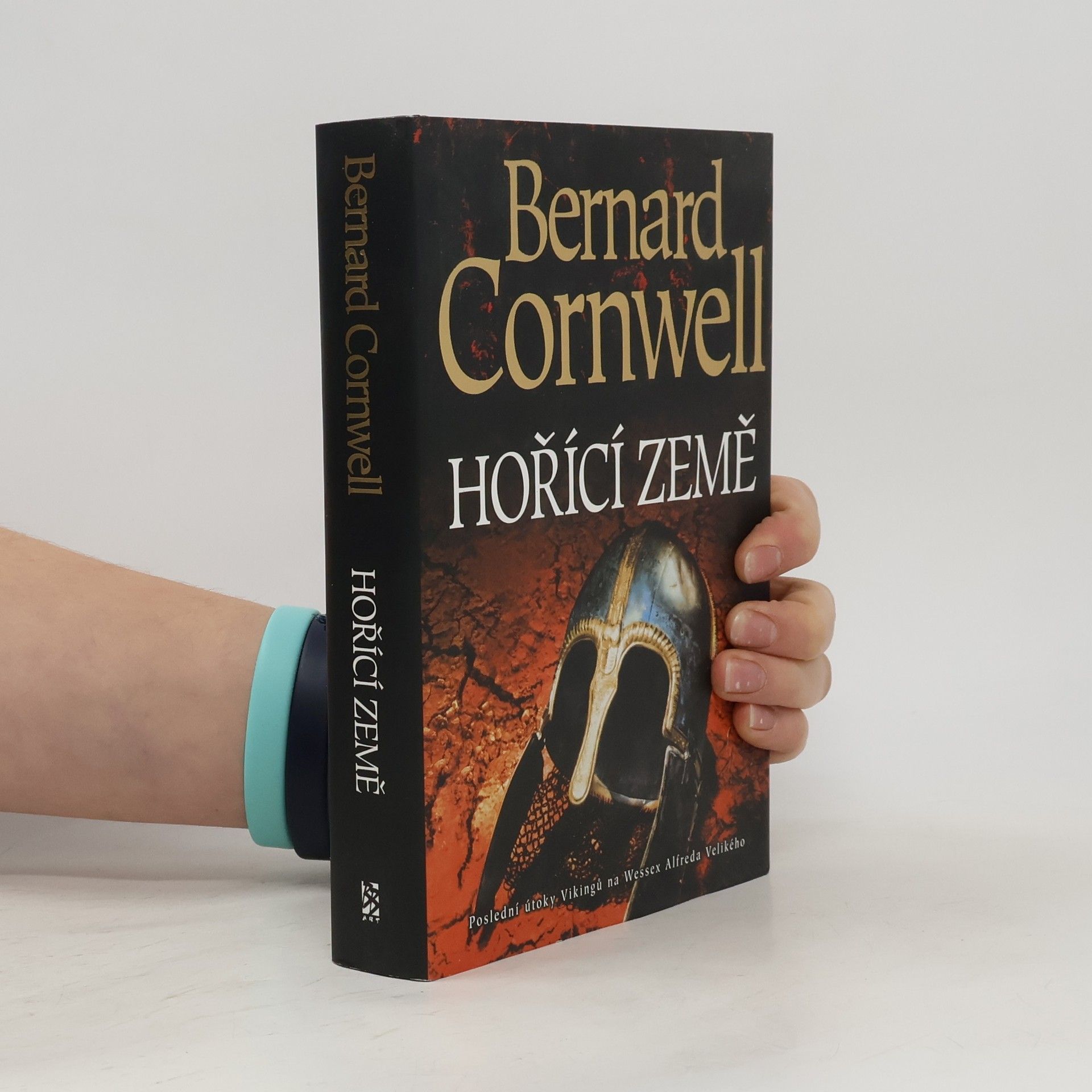 Bernard Cornwell Hořící země. Království Alfreda Velikého