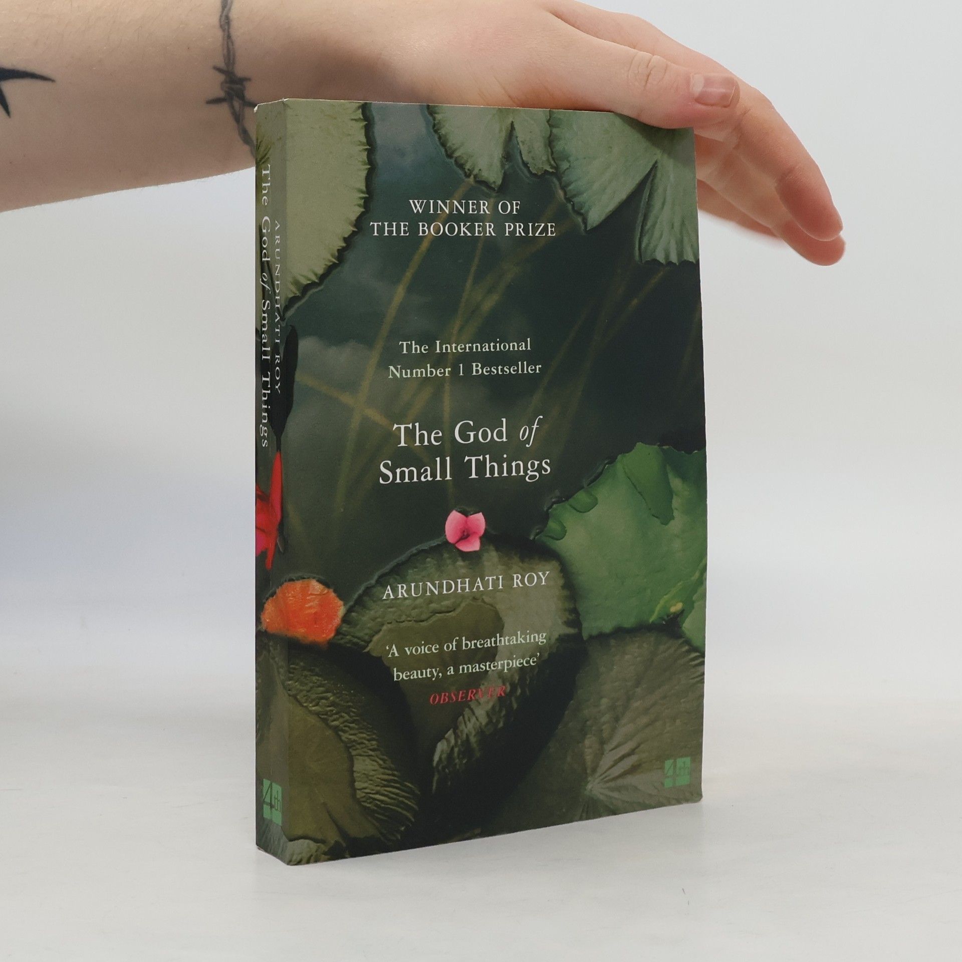 Arundhati Roy The god of small things