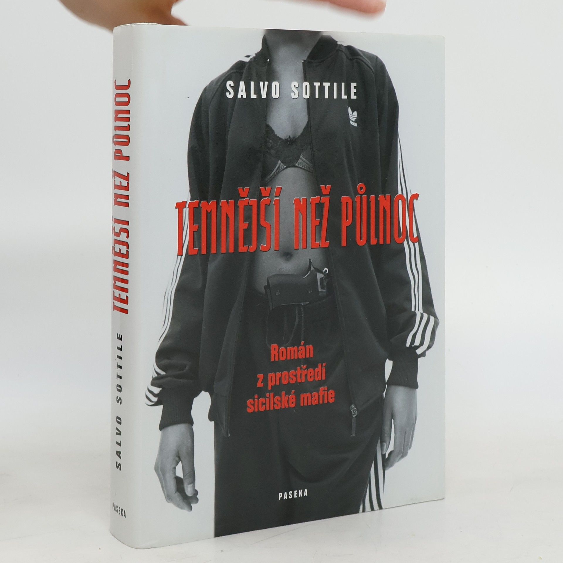 Temnější než půlnoc. Román z prostředí sicilské mafie