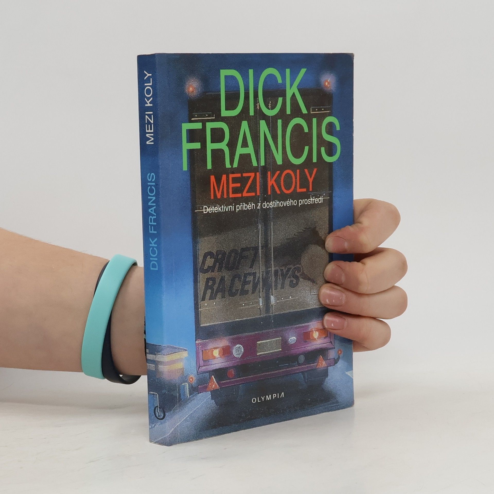 Dick Francis Mezi koly. Detektivní příběh z dostihového prostředí