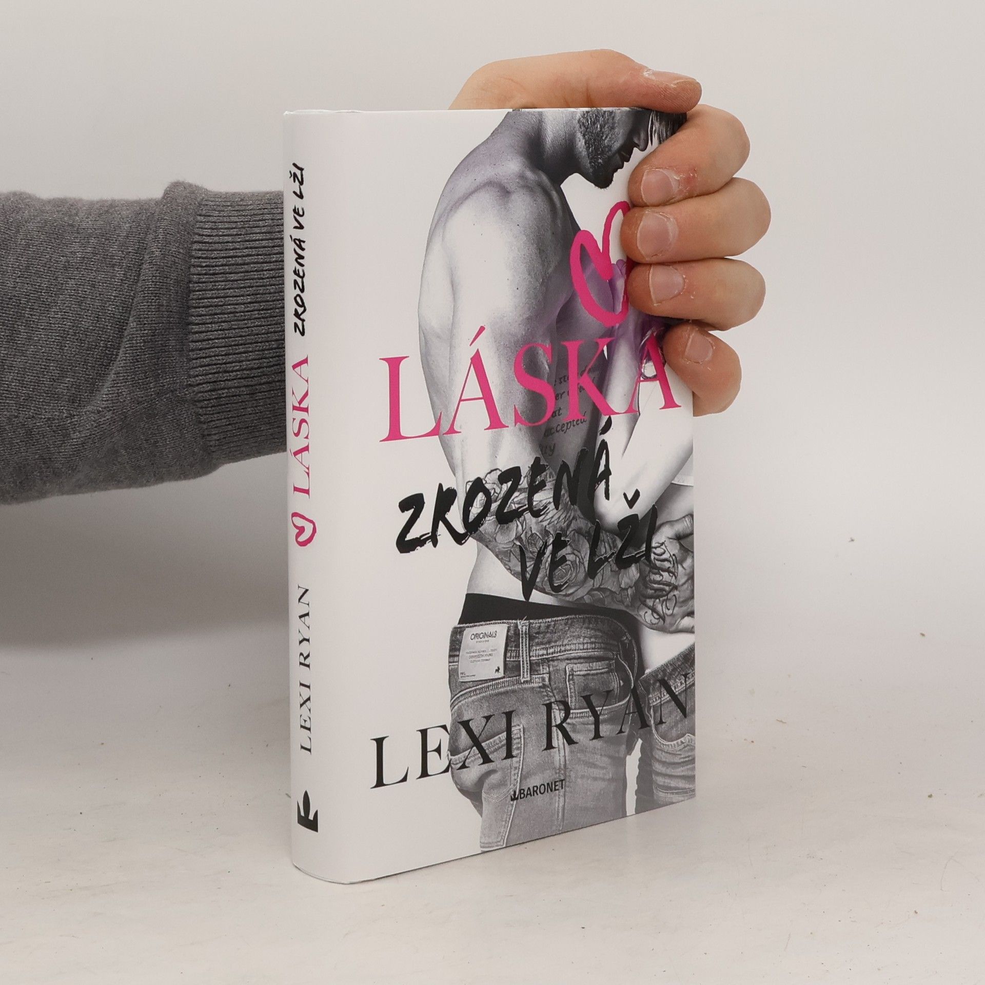 Láska zrozená ve lži