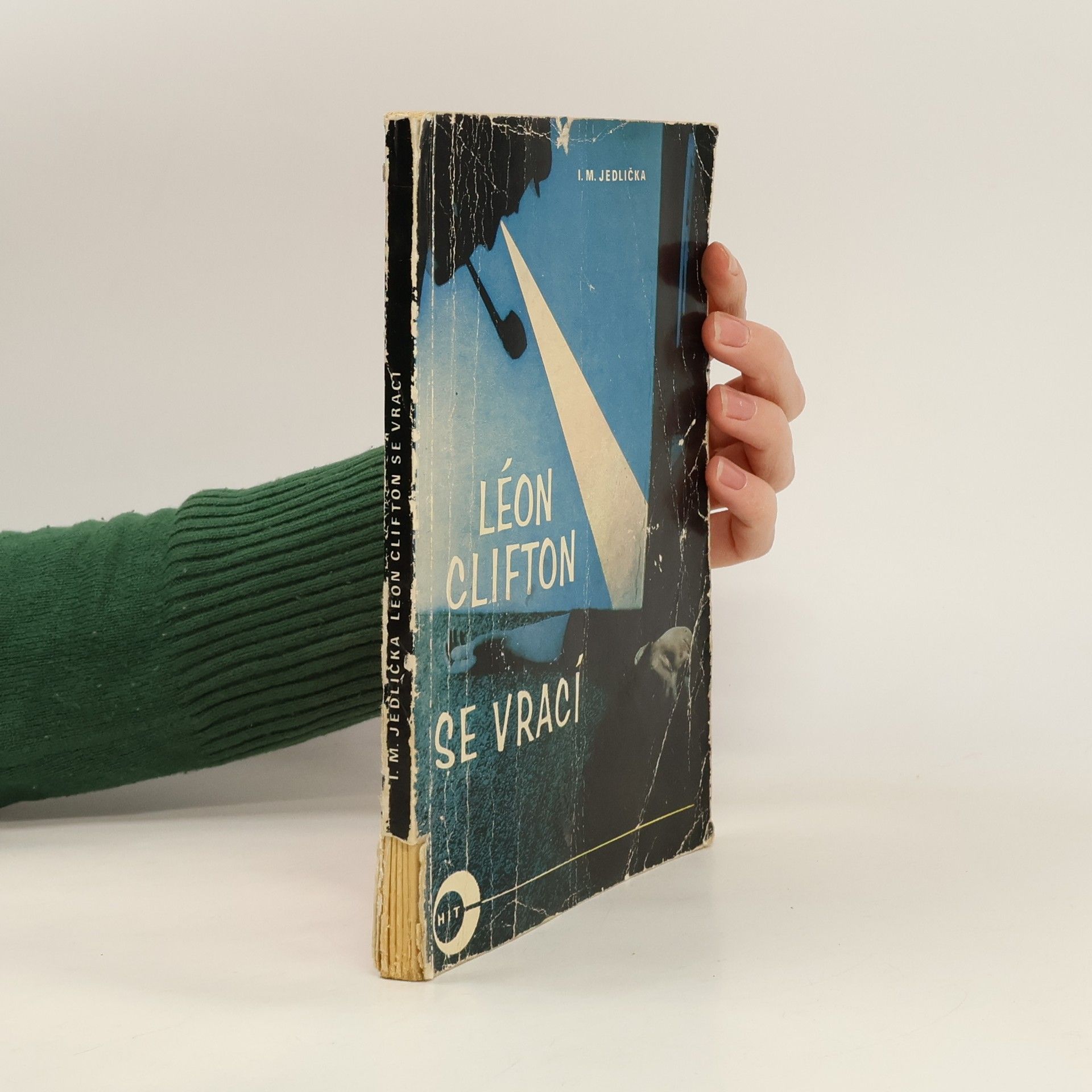 Léon Clifton se vrací