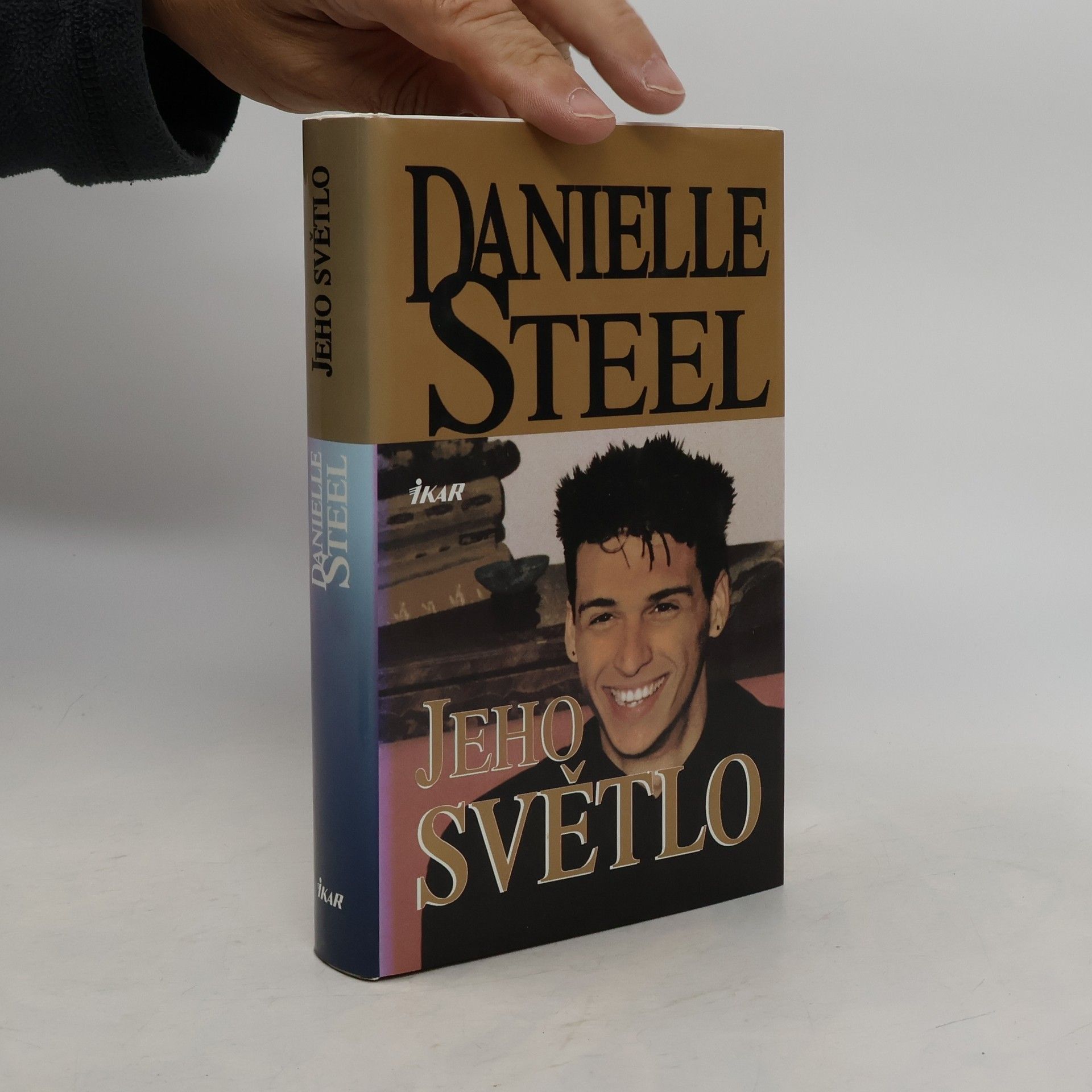 Danielle Steelová Jeho světlo