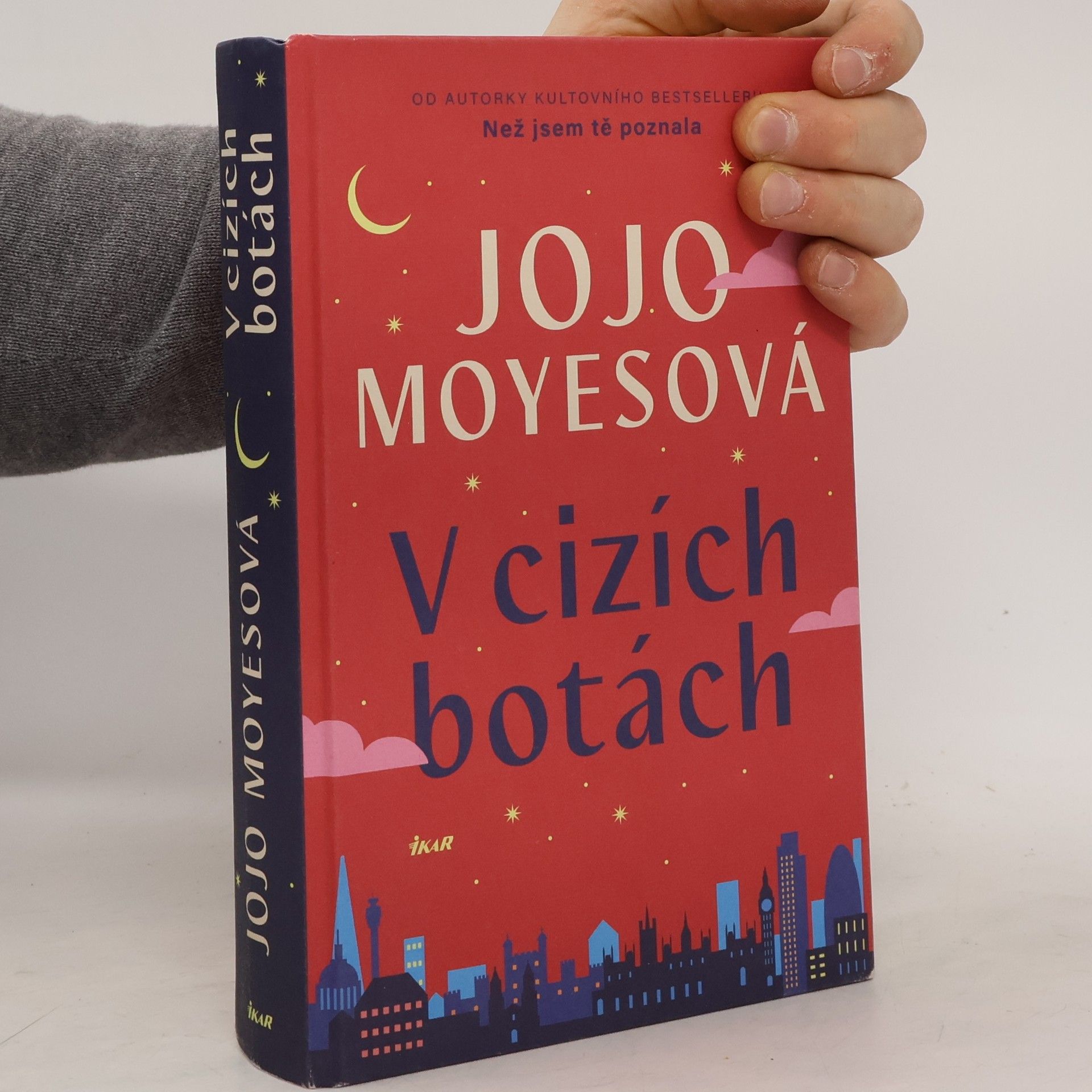 Jojo Moyes V cizích botách