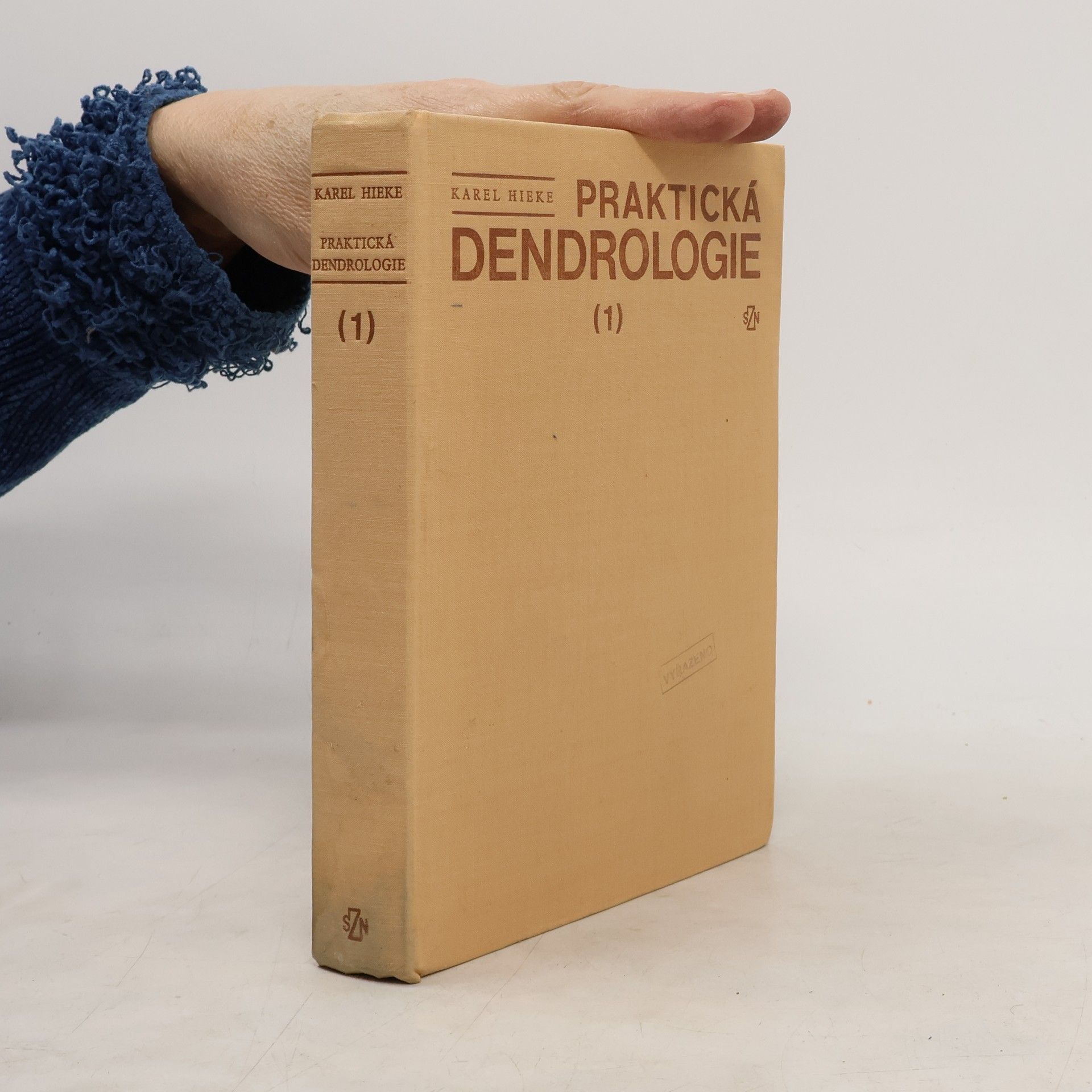 Karel Hieke Praktická dendrologie 1