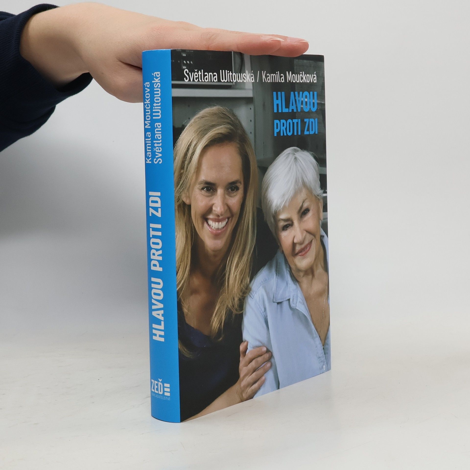 Kamila Moučková Hlavou proti zdi